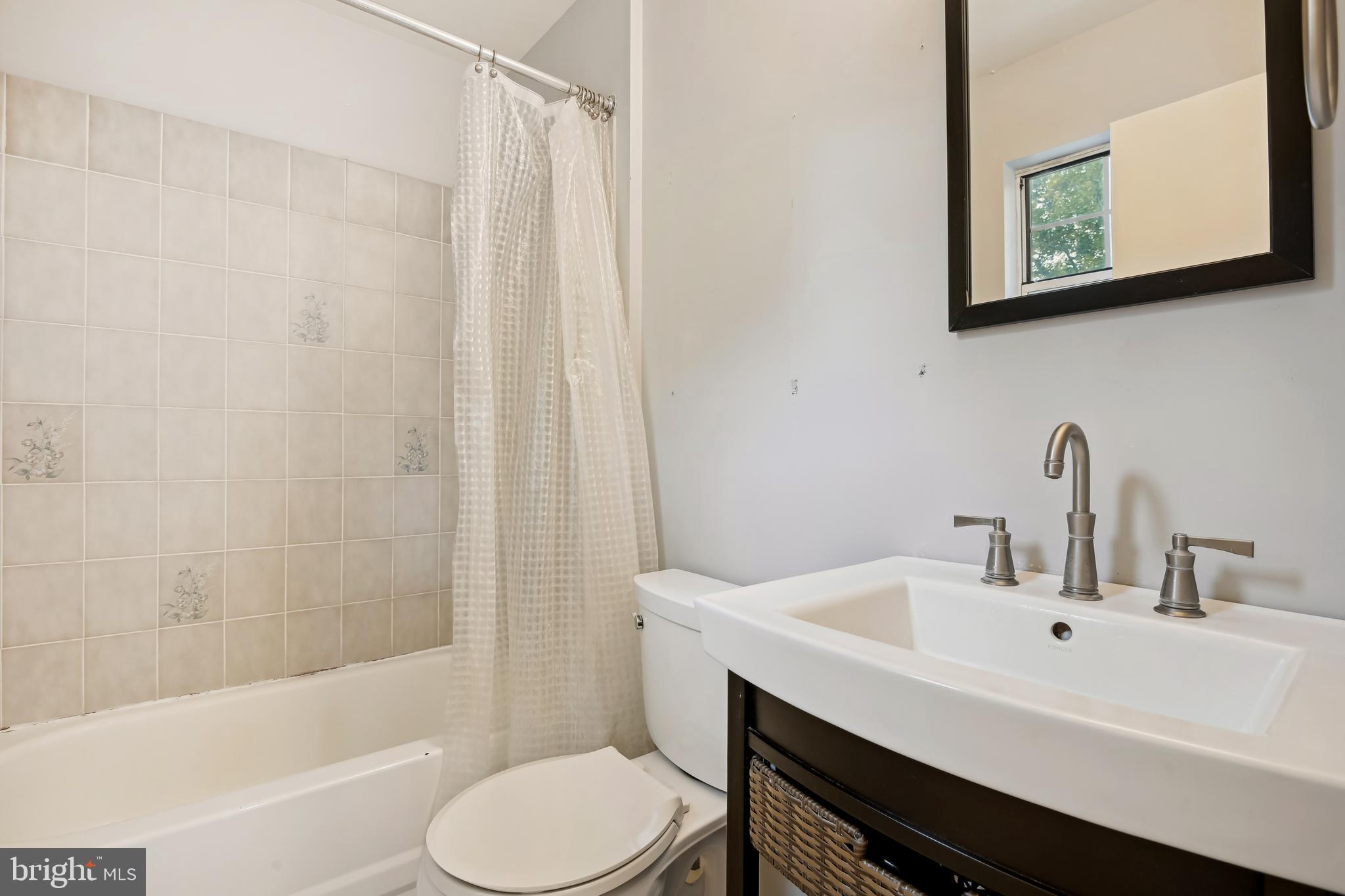 HILLSMERE SHORES - Residential