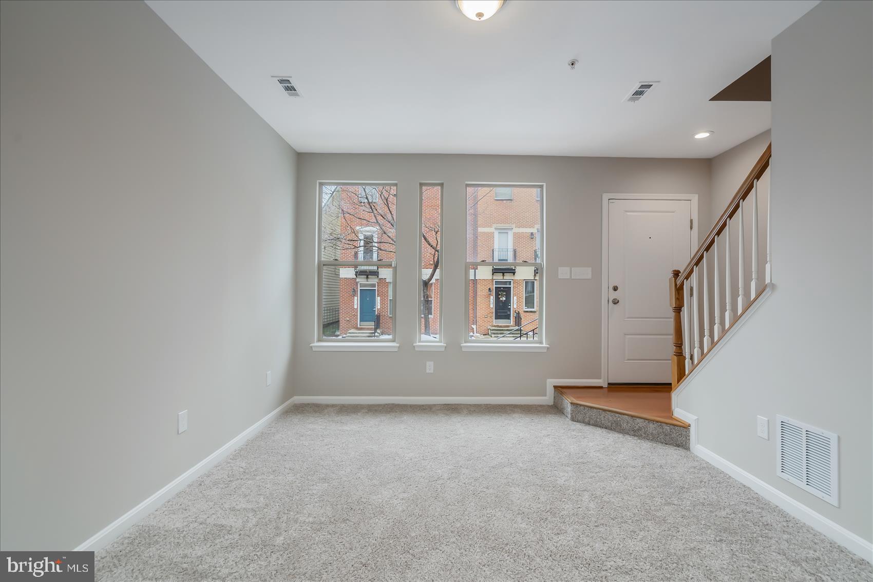 ALBEMARLE SQUARE - Residential