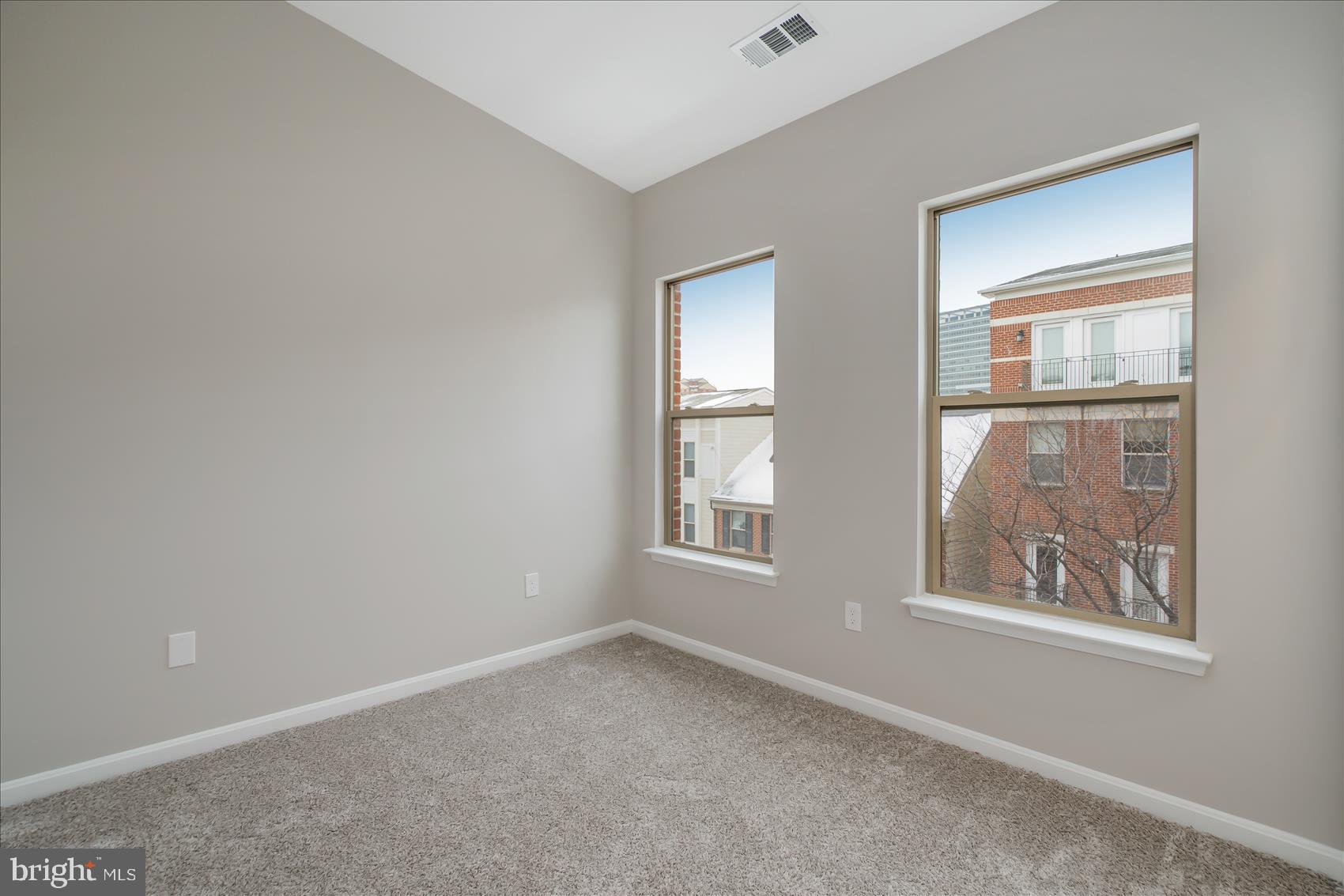 ALBEMARLE SQUARE - Residential