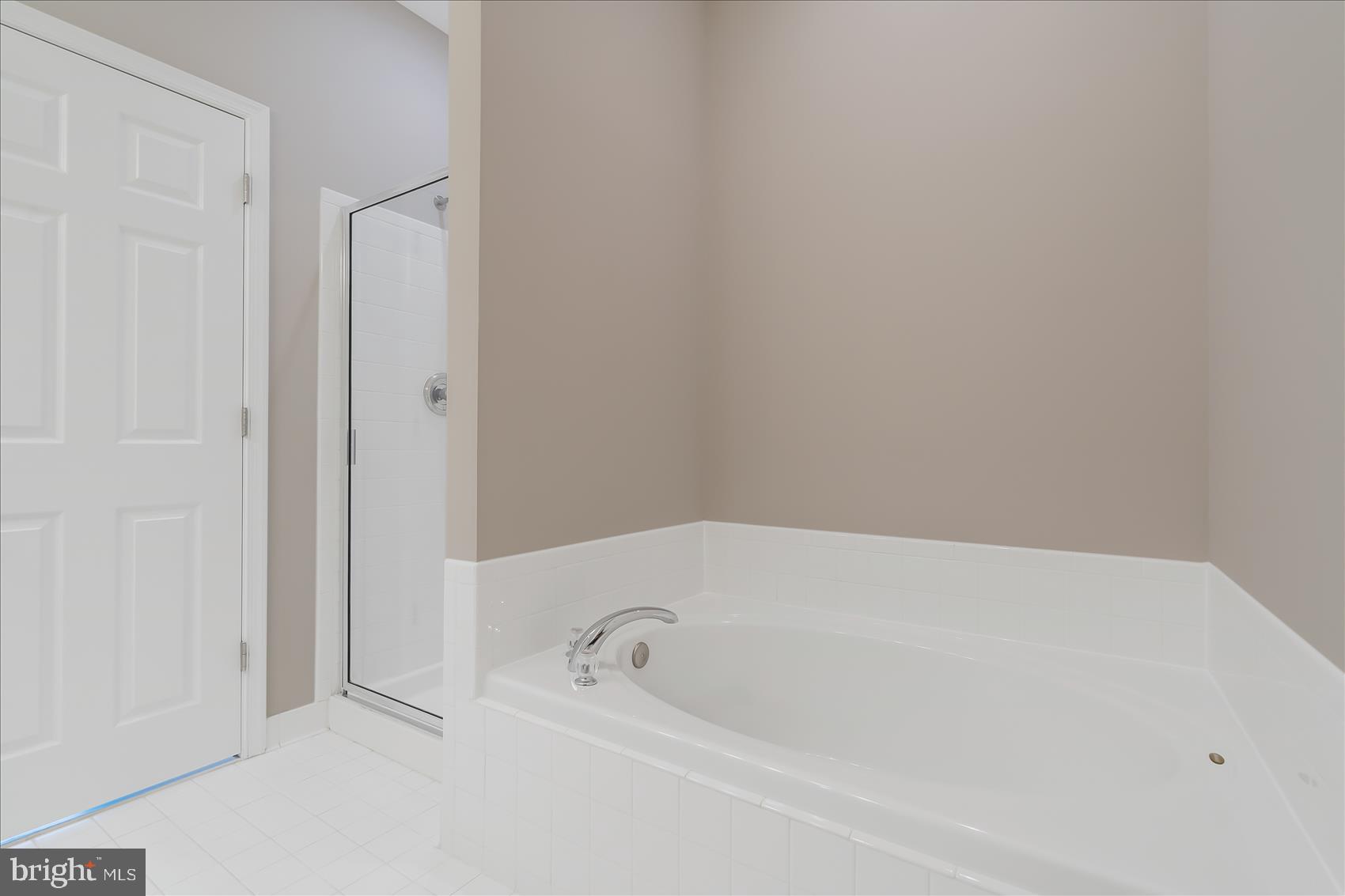 ALBEMARLE SQUARE - Residential