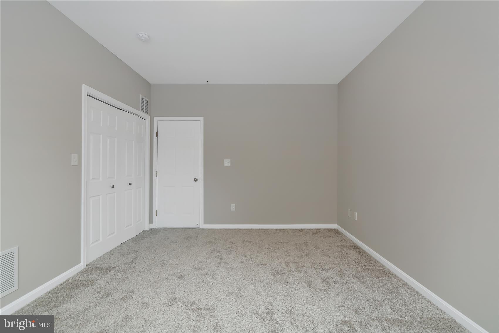 ALBEMARLE SQUARE - Residential