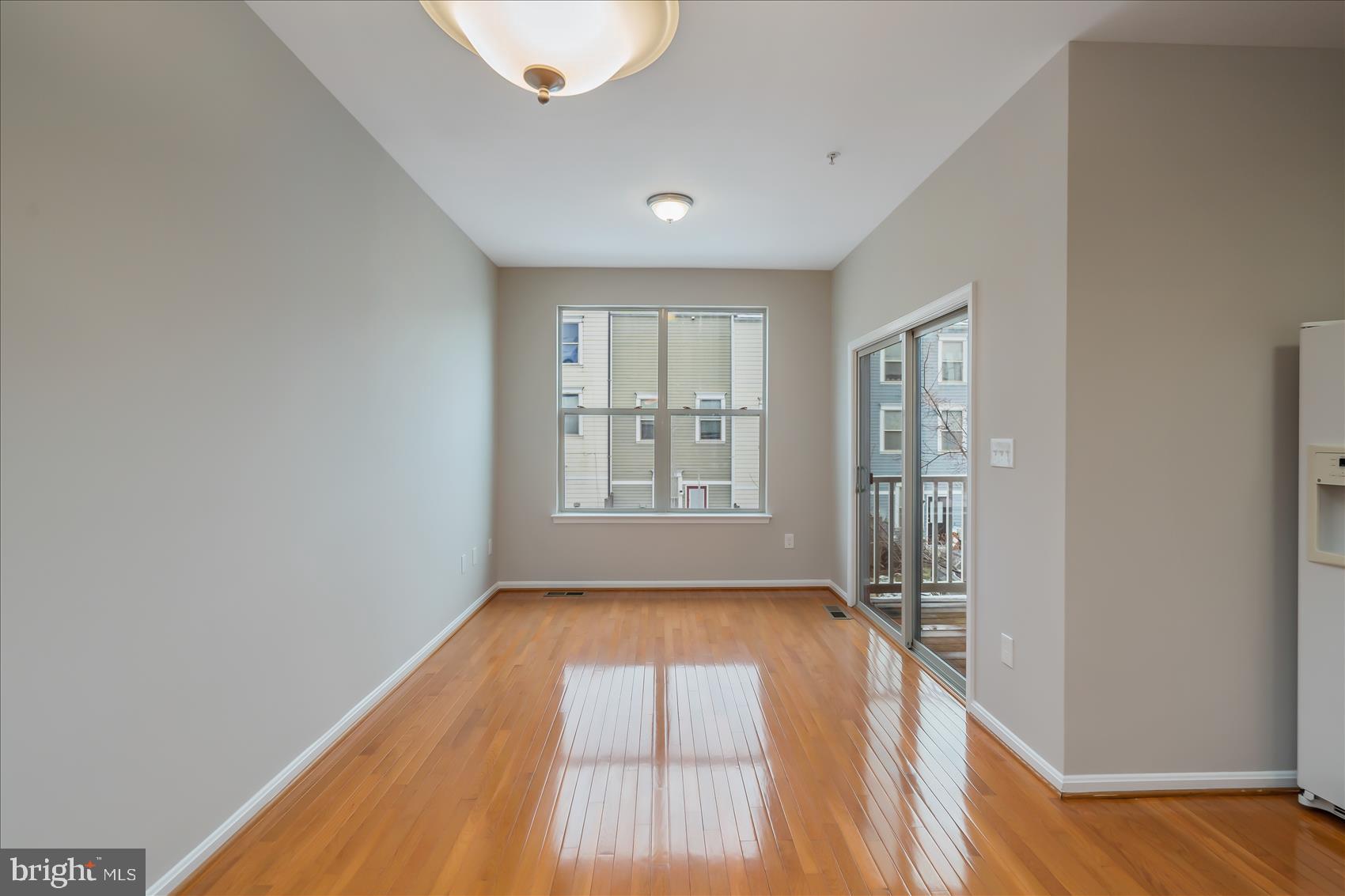 ALBEMARLE SQUARE - Residential