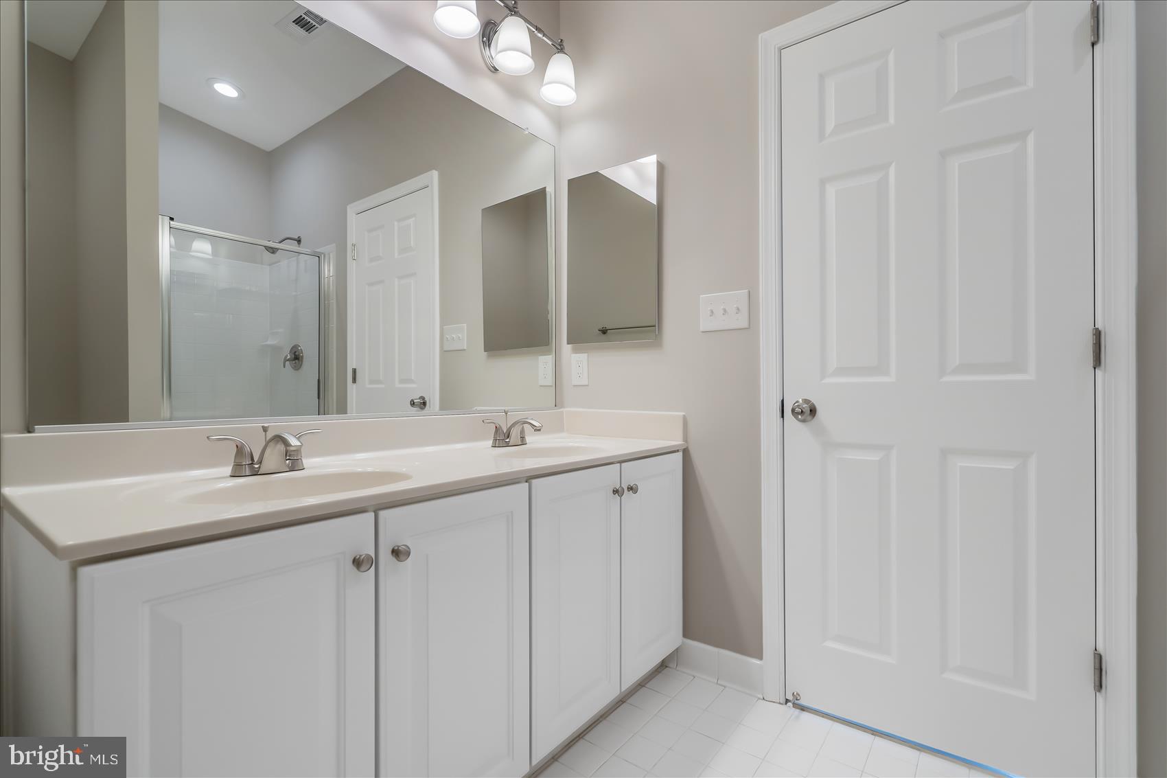 ALBEMARLE SQUARE - Residential