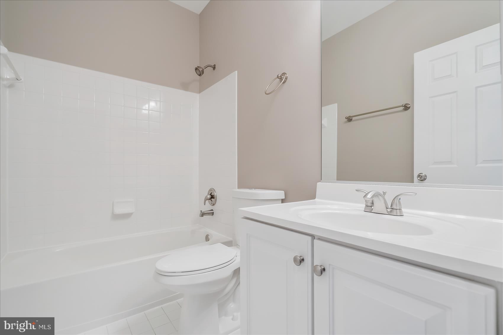 ALBEMARLE SQUARE - Residential