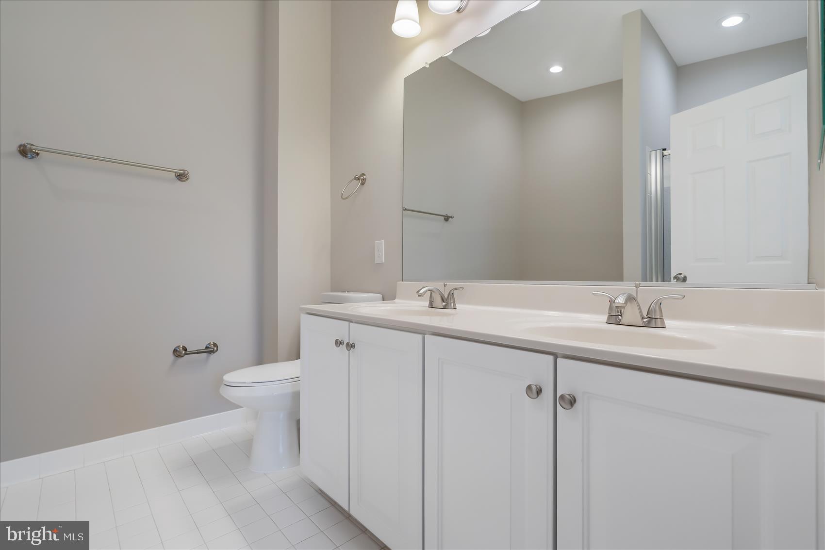 ALBEMARLE SQUARE - Residential