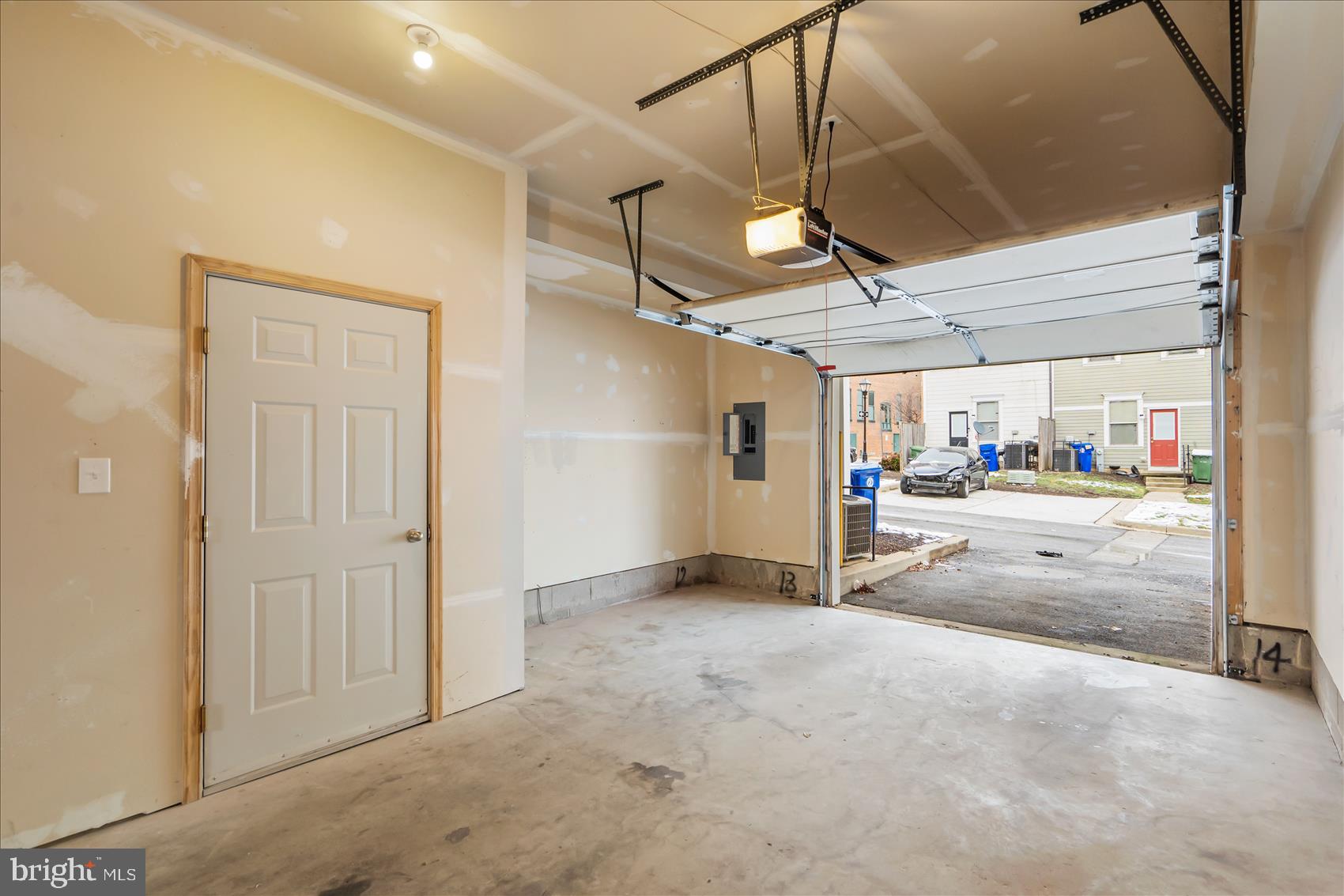 ALBEMARLE SQUARE - Residential