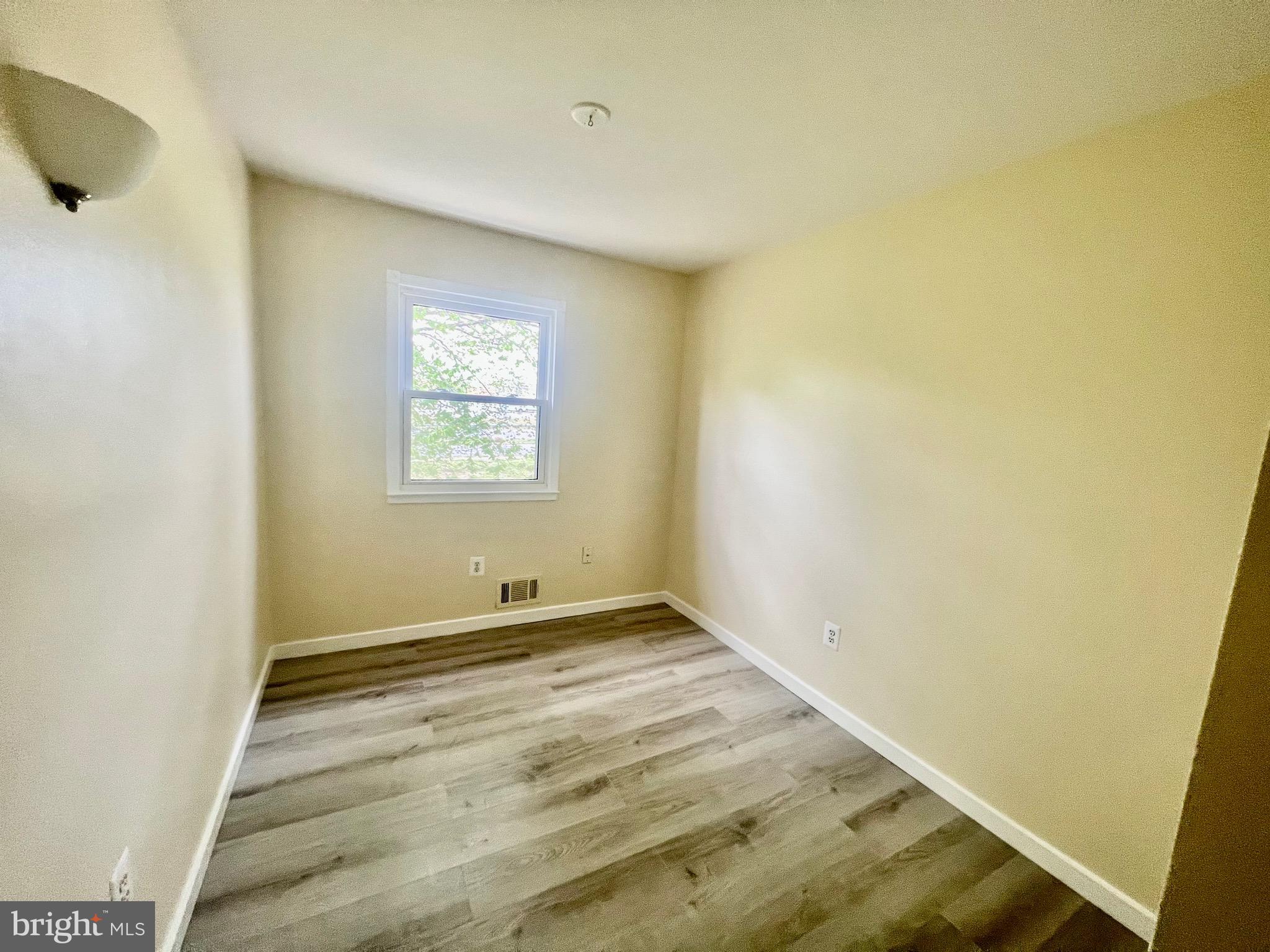 DALE CITY - Residential Lease