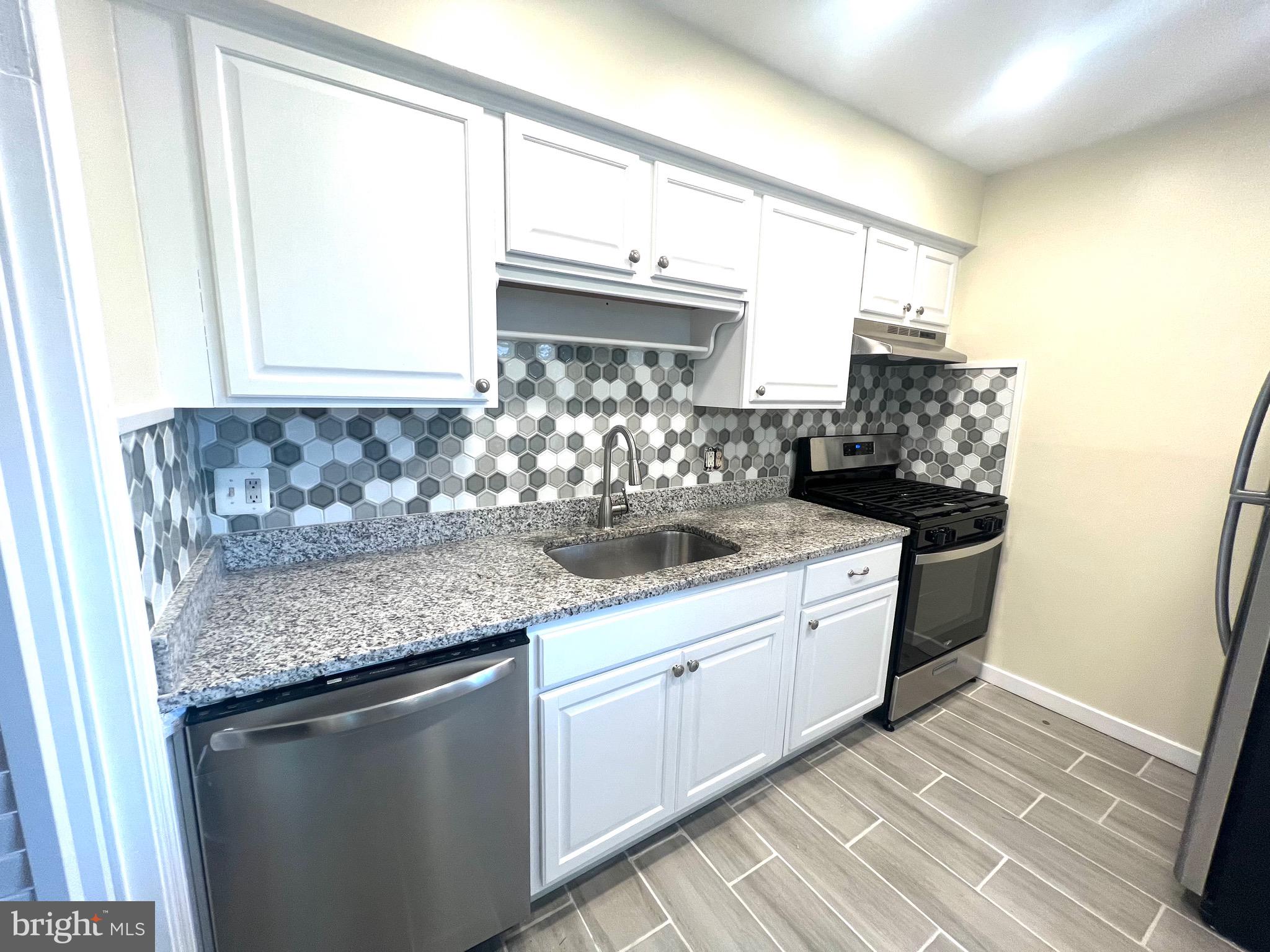 DALE CITY - Residential Lease