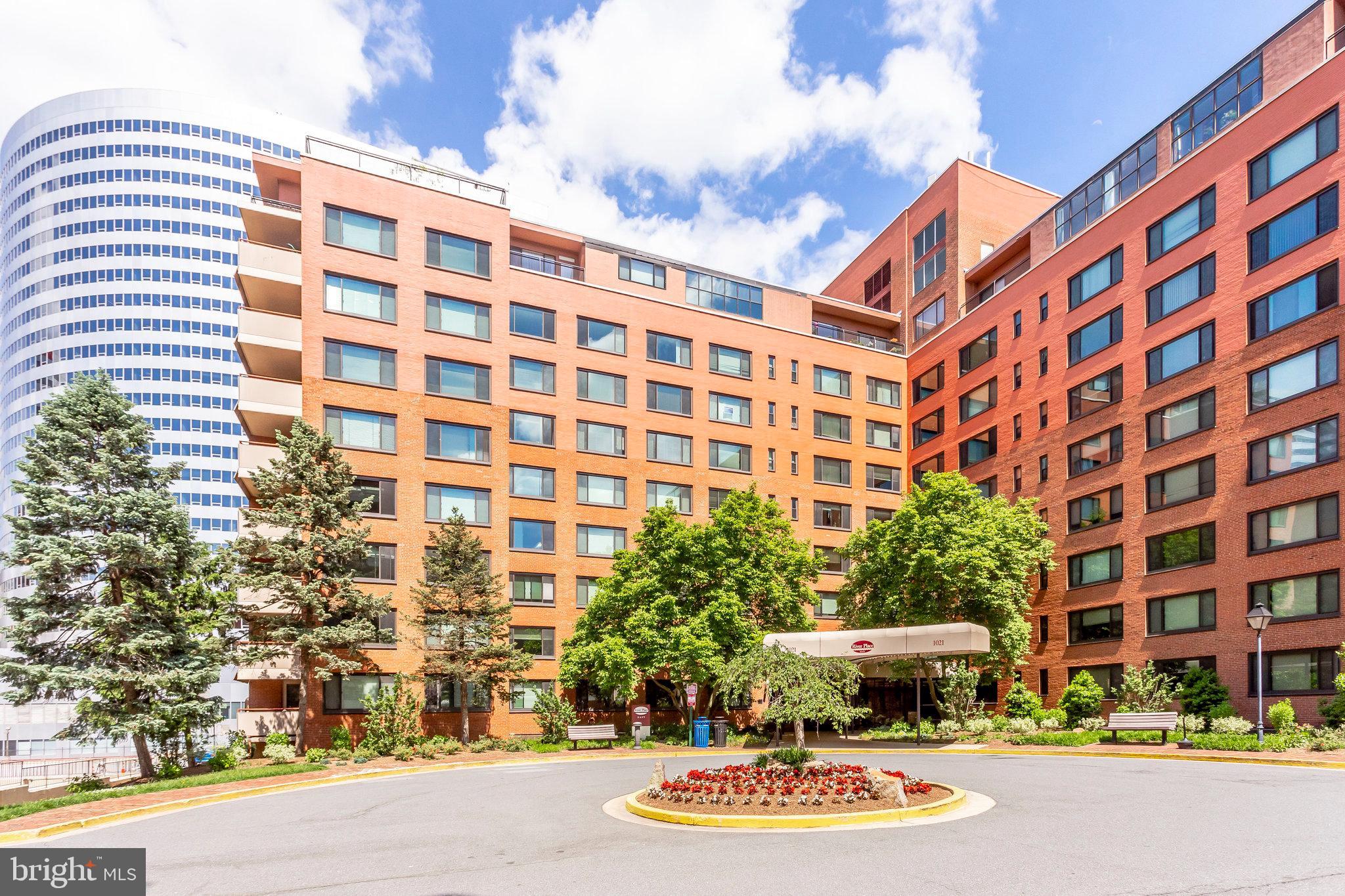 1021 ARLINGTON BOULEVARD E 905