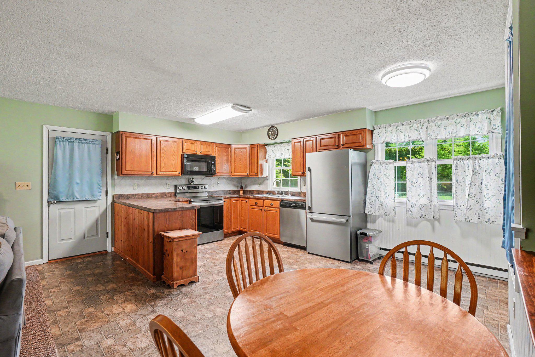 520 SCHOOLHOUSE ROAD