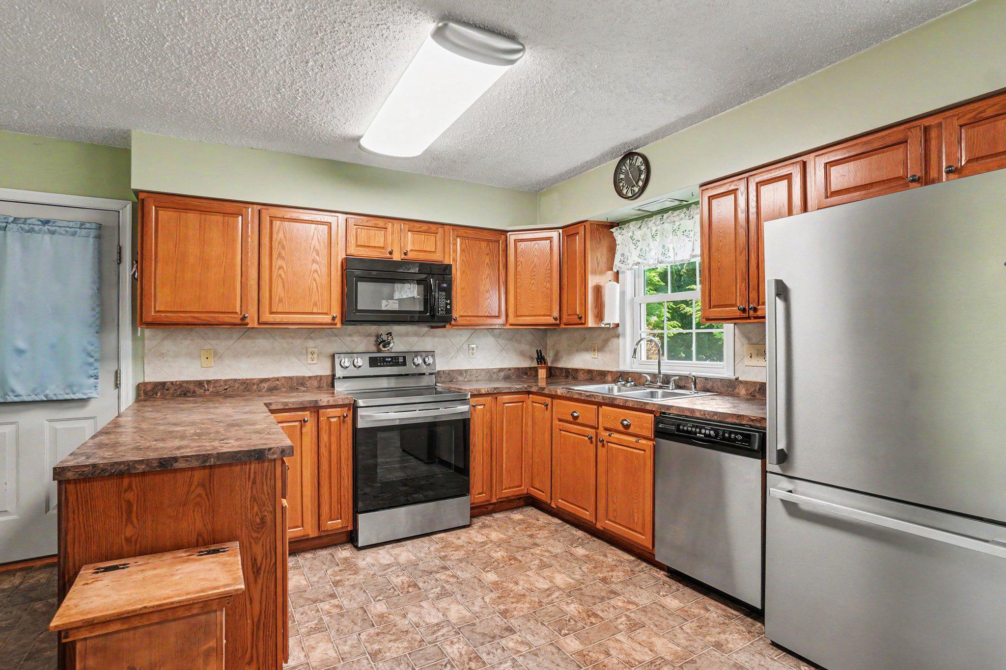 520 SCHOOLHOUSE ROAD