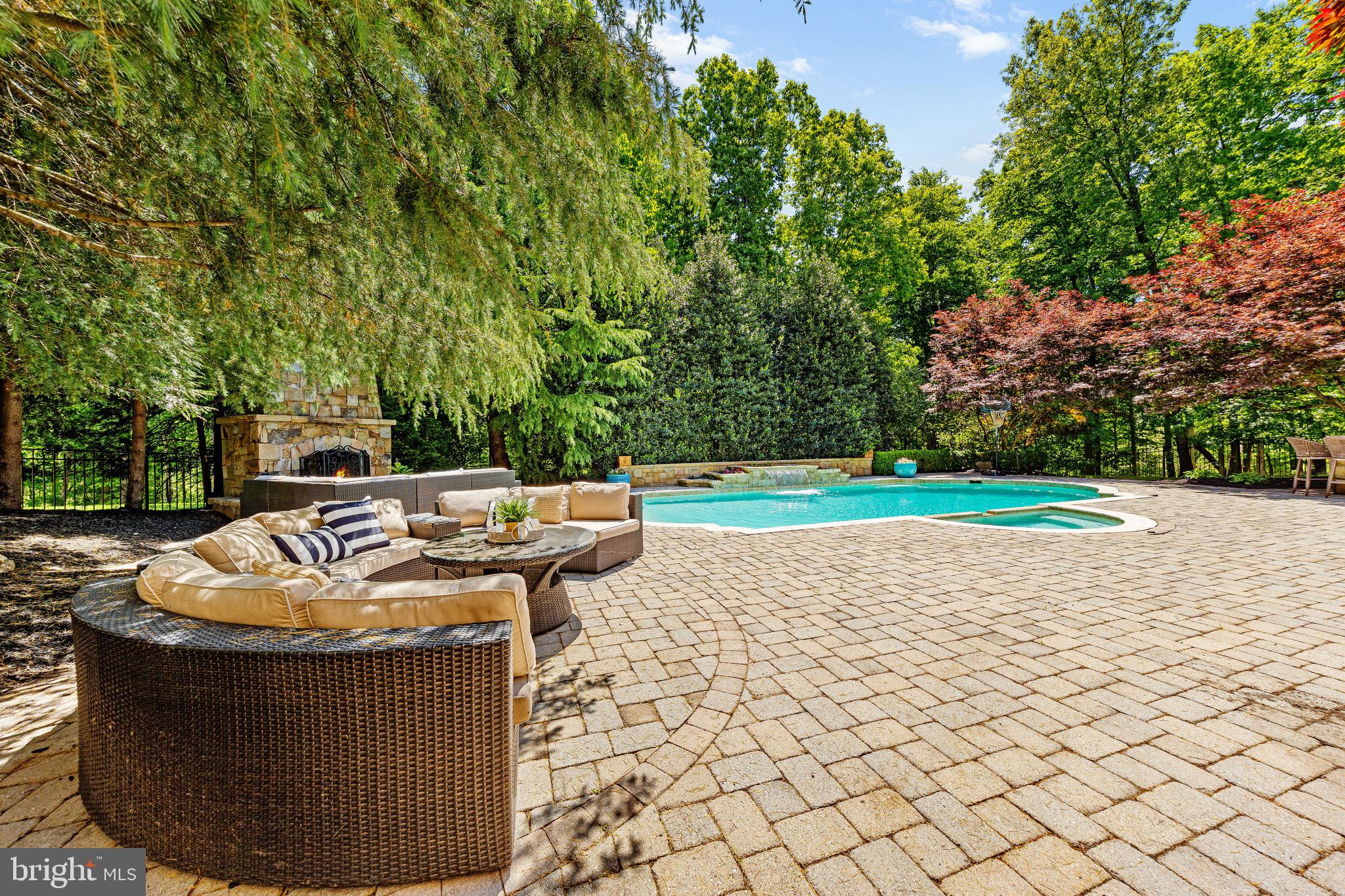 LANSDOWNE ON THE POTOMAC - Residential