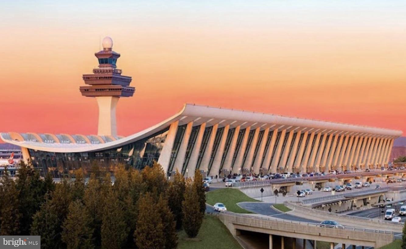LANSDOWNE ON THE POTOMAC - Residential