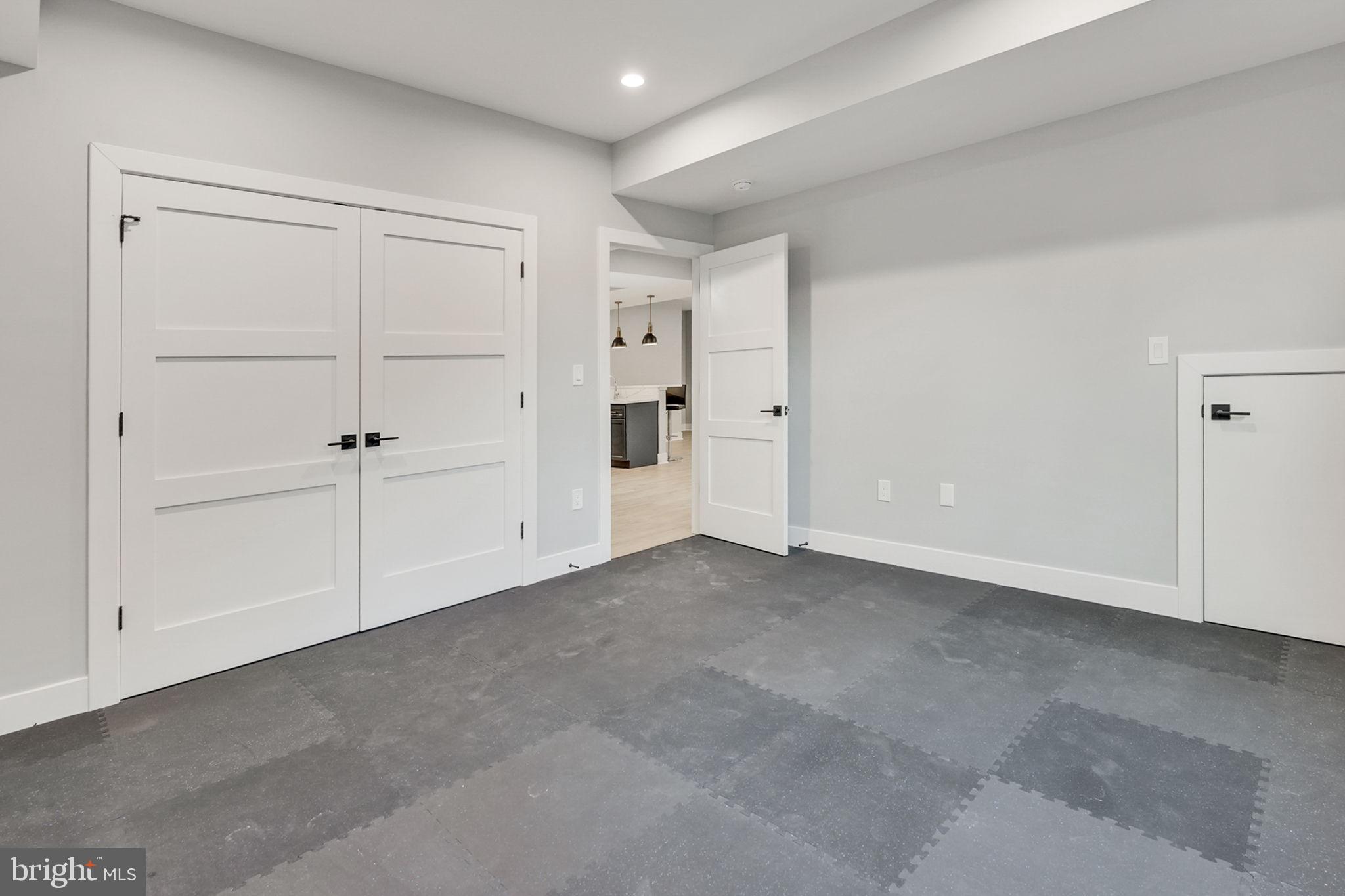 BROYHILLS MCLEAN ESTATES - Residential