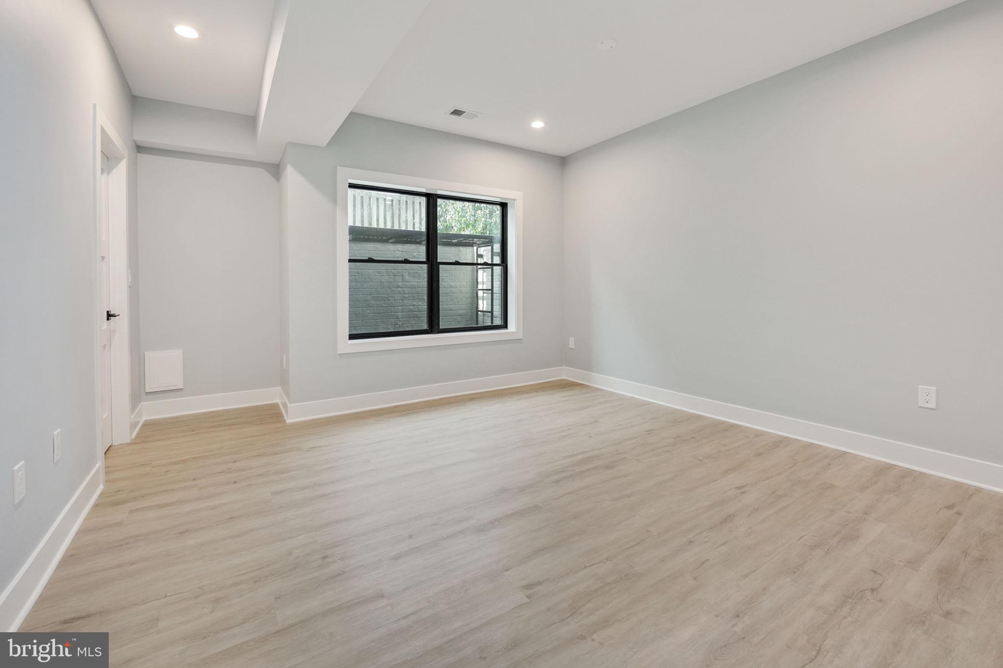 BROYHILLS MCLEAN ESTATES - Residential