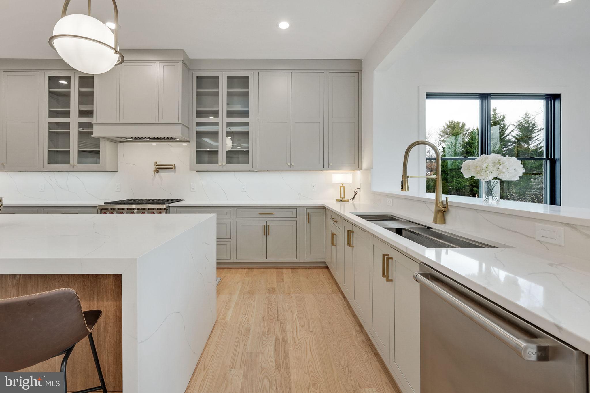 BROYHILLS MCLEAN ESTATES - Residential