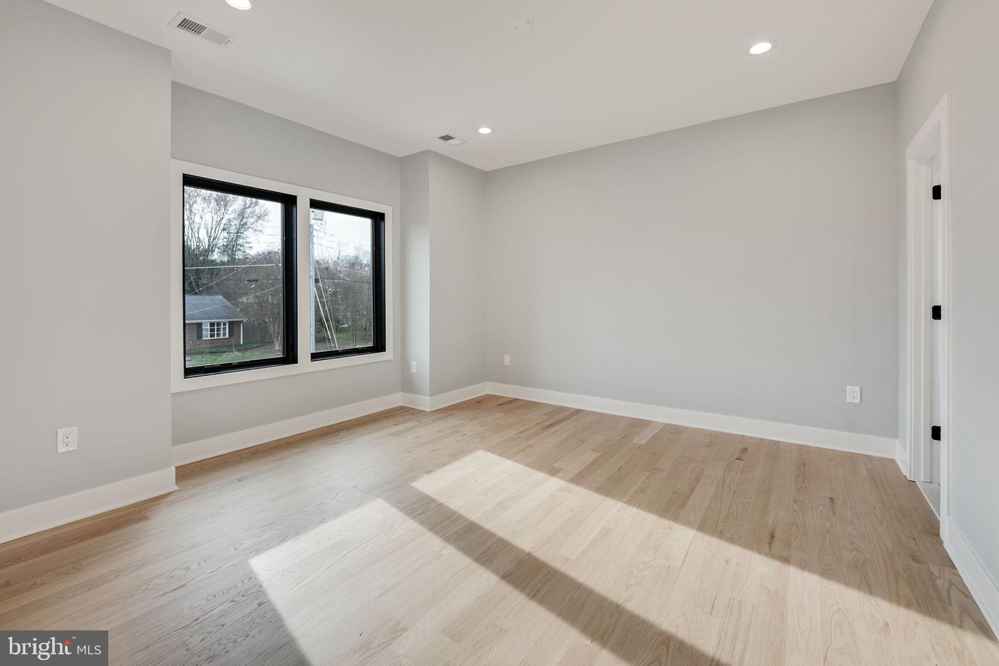 BROYHILLS MCLEAN ESTATES - Residential