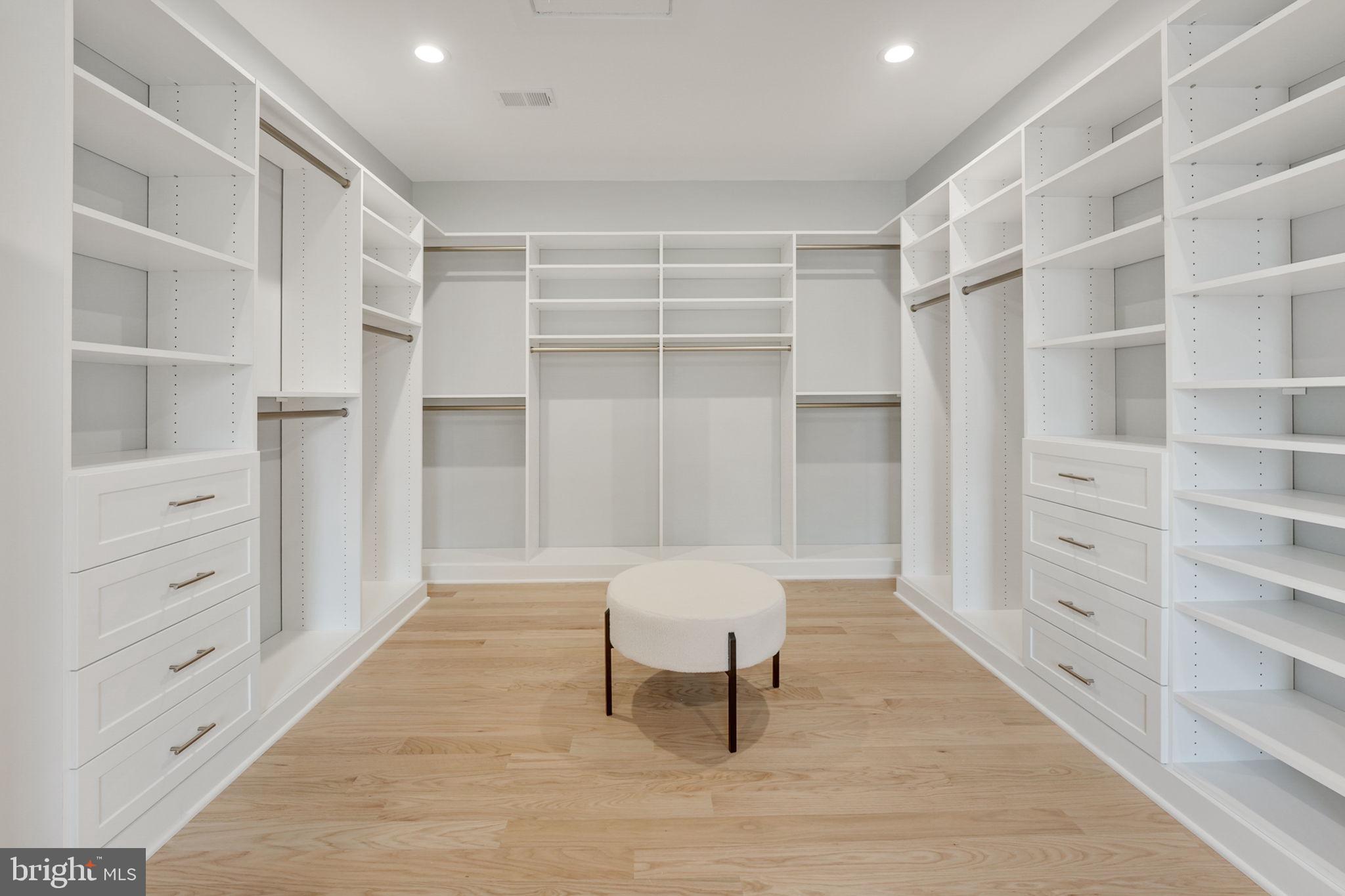 BROYHILLS MCLEAN ESTATES - Residential