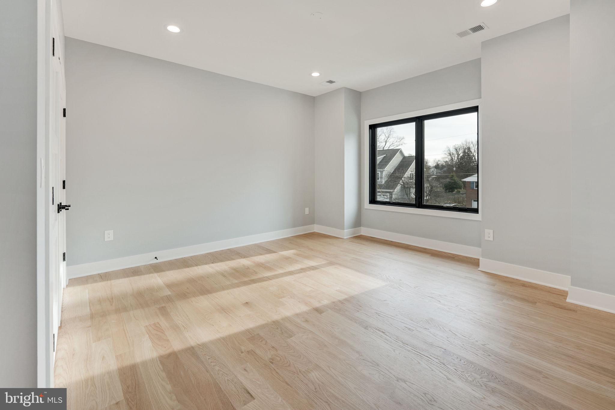 BROYHILLS MCLEAN ESTATES - Residential