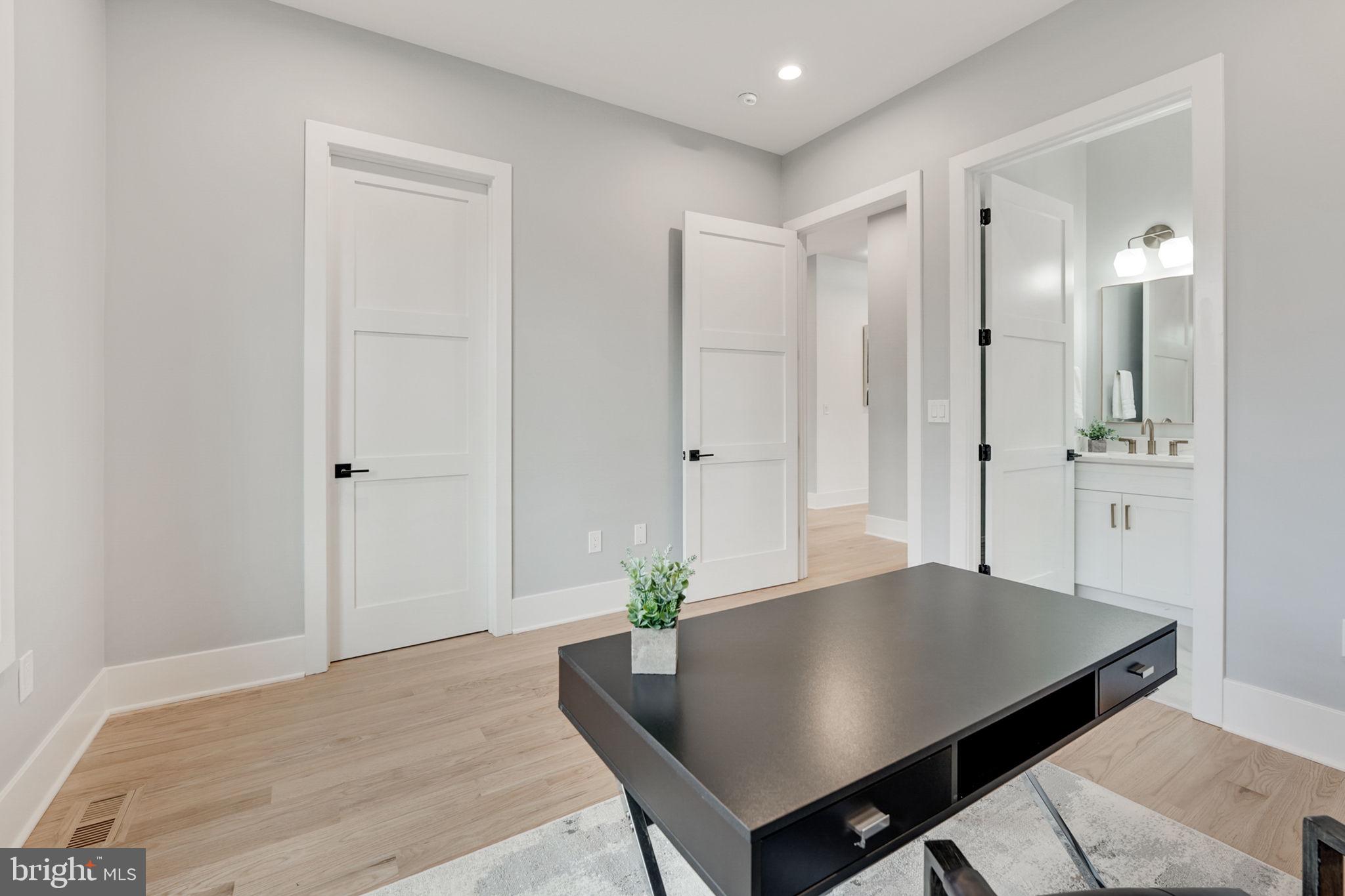 BROYHILLS MCLEAN ESTATES - Residential