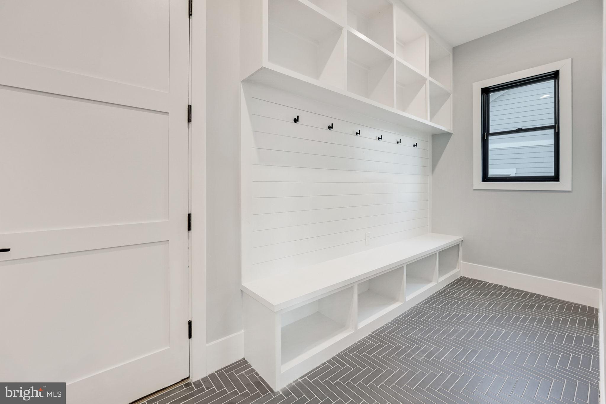 BROYHILLS MCLEAN ESTATES - Residential