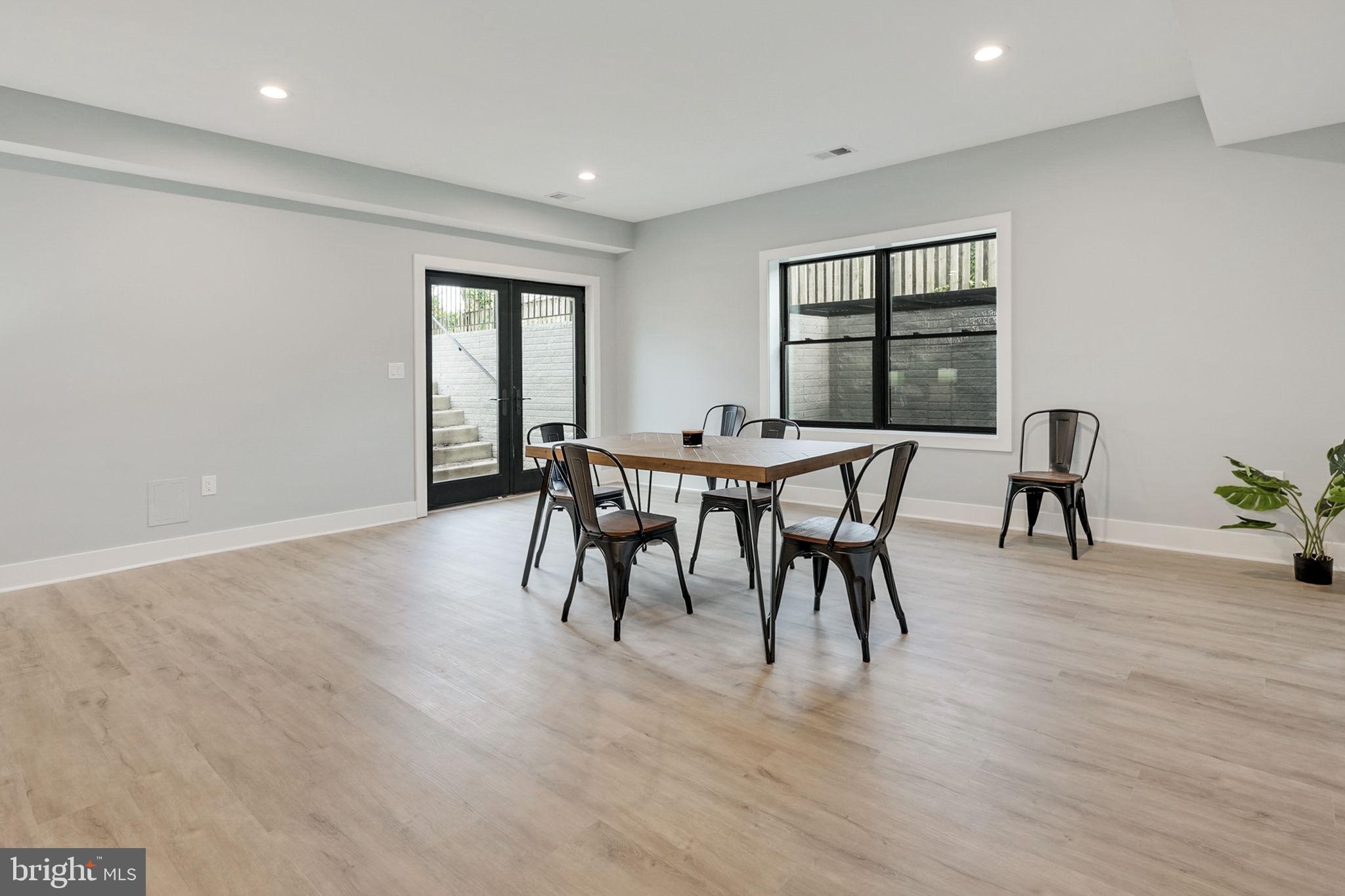 BROYHILLS MCLEAN ESTATES - Residential