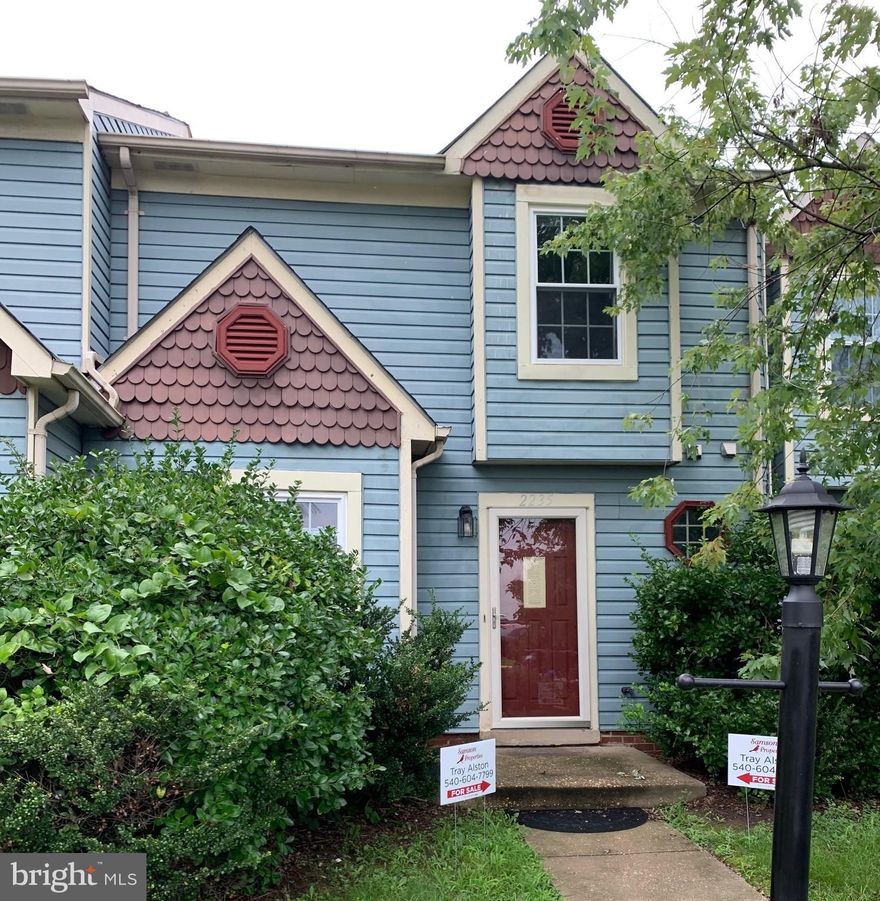 Charming townhouse in excellent location near interstate 95, commuter lots, and shopping centers.   New carpet will be installed in the home soon.