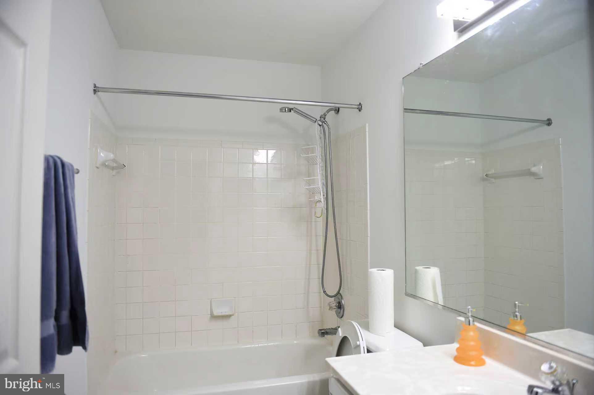 VILLAGES OF HOMELAND - Residential Lease