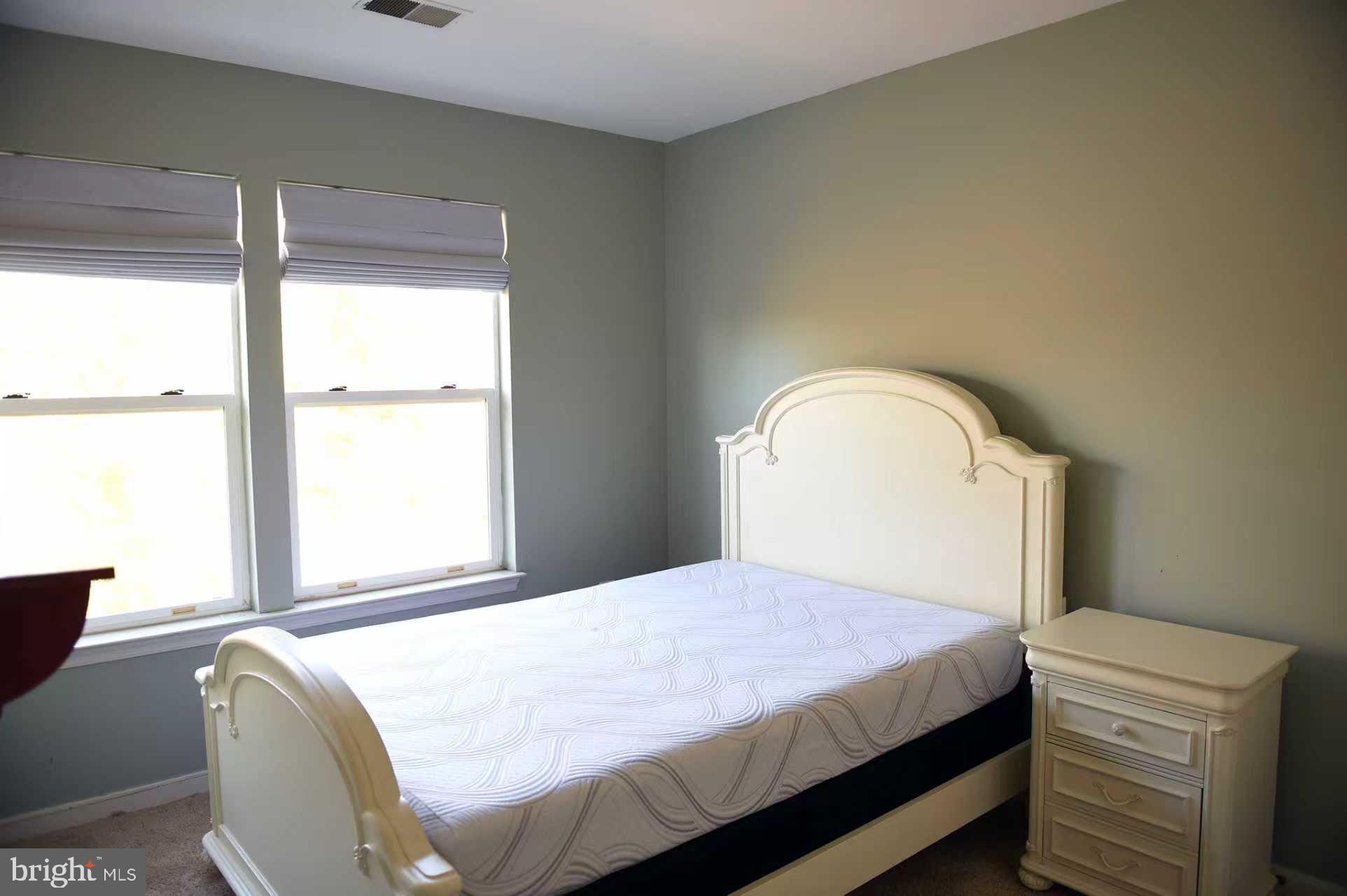 VILLAGES OF HOMELAND - Residential Lease