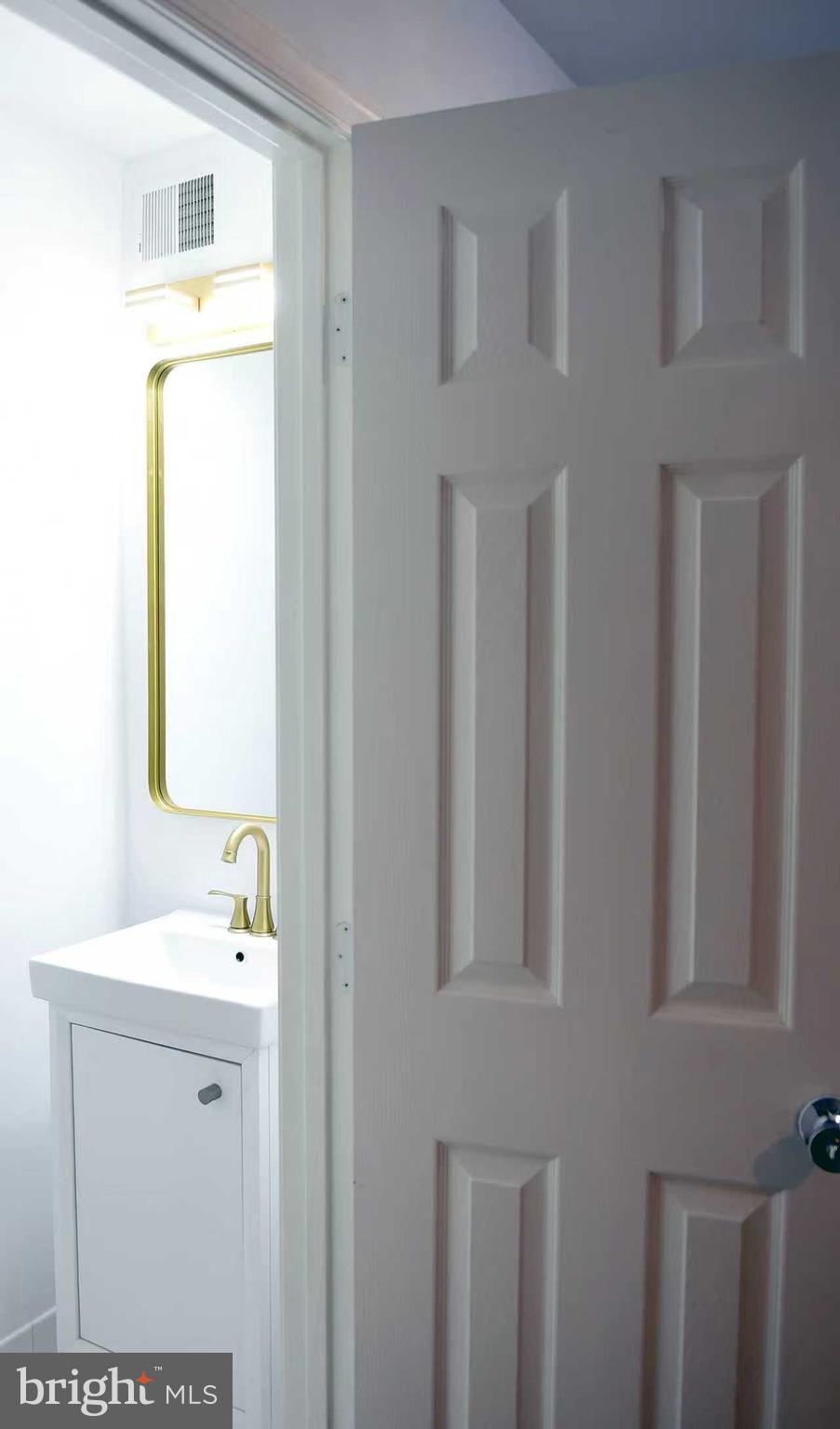 VILLAGES OF HOMELAND - Residential Lease