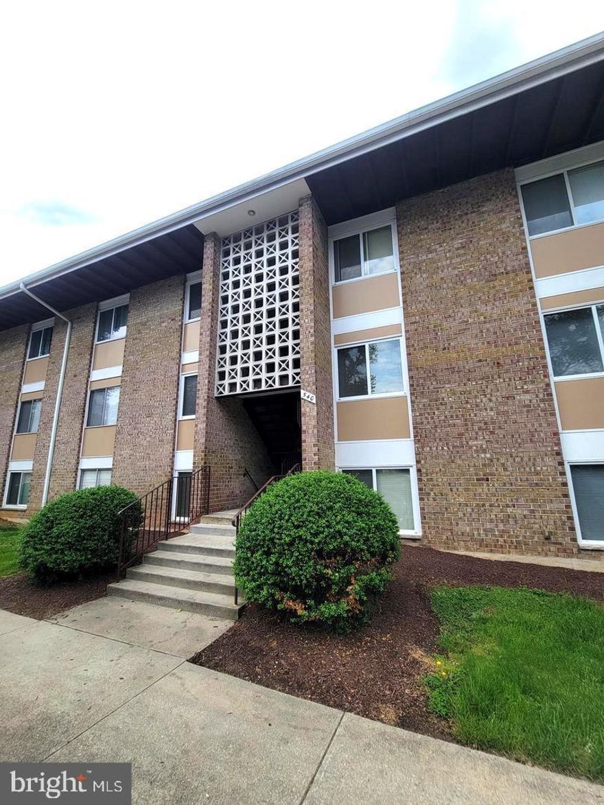 Beautiful 1 bedroom, 1 bath condo unit with new carpet and freshly painted located in the Wilson Bridge Condos.  This unit is on the lower level with a back entry and patio for your convenient.  Washer and dryer in building and parking is assigned.  Application at rent spree please see link.  No Pets Allowed