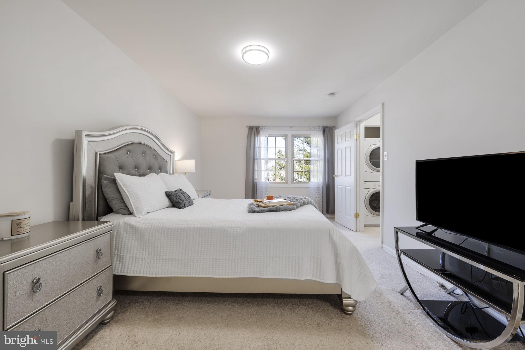 STONINGTON CONDOMINIUMS - Residential