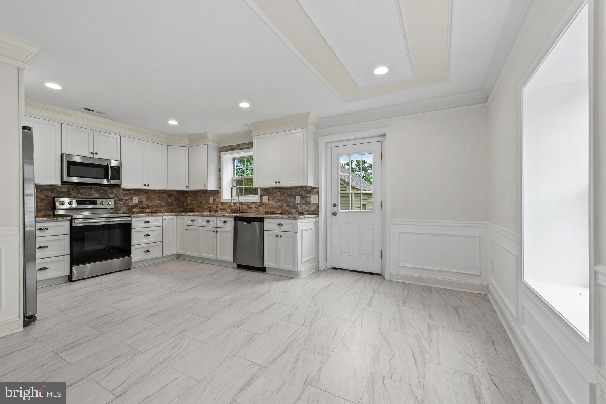 POWHATAN BEACH - Residential