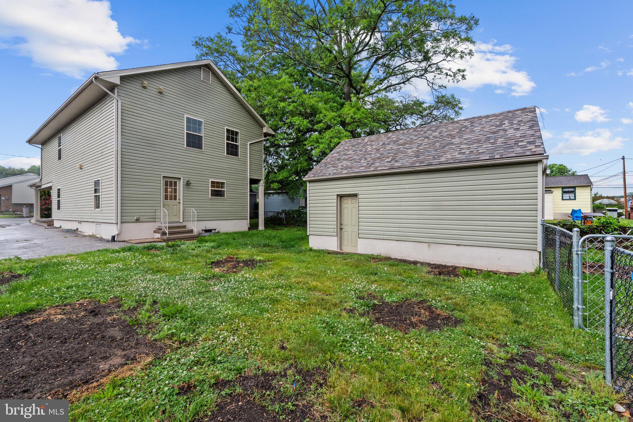 POWHATAN BEACH - Residential