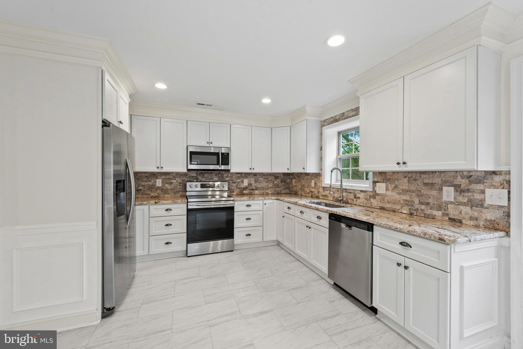 POWHATAN BEACH - Residential