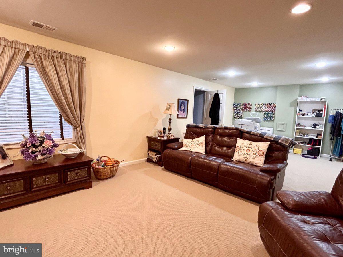 LAKELAND PLACE - Residential