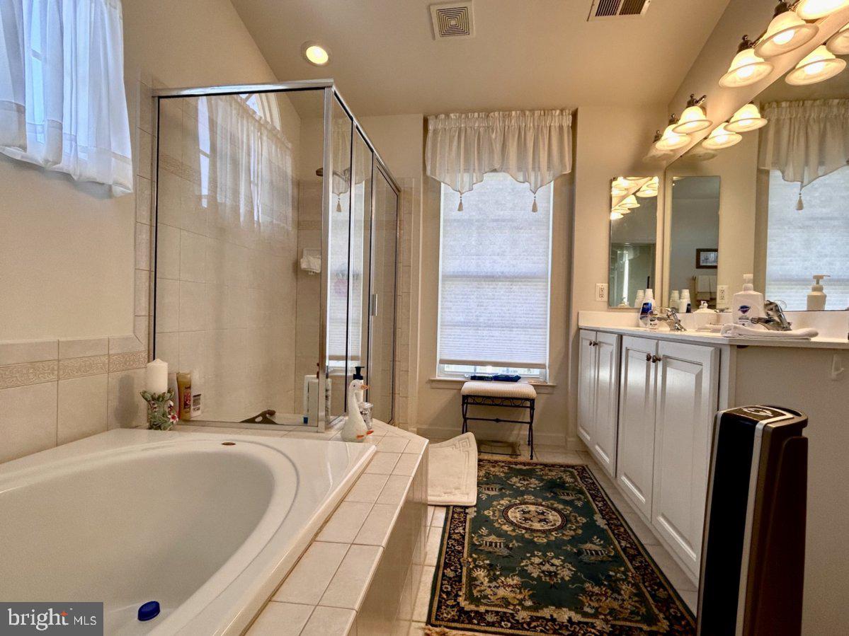 LAKELAND PLACE - Residential