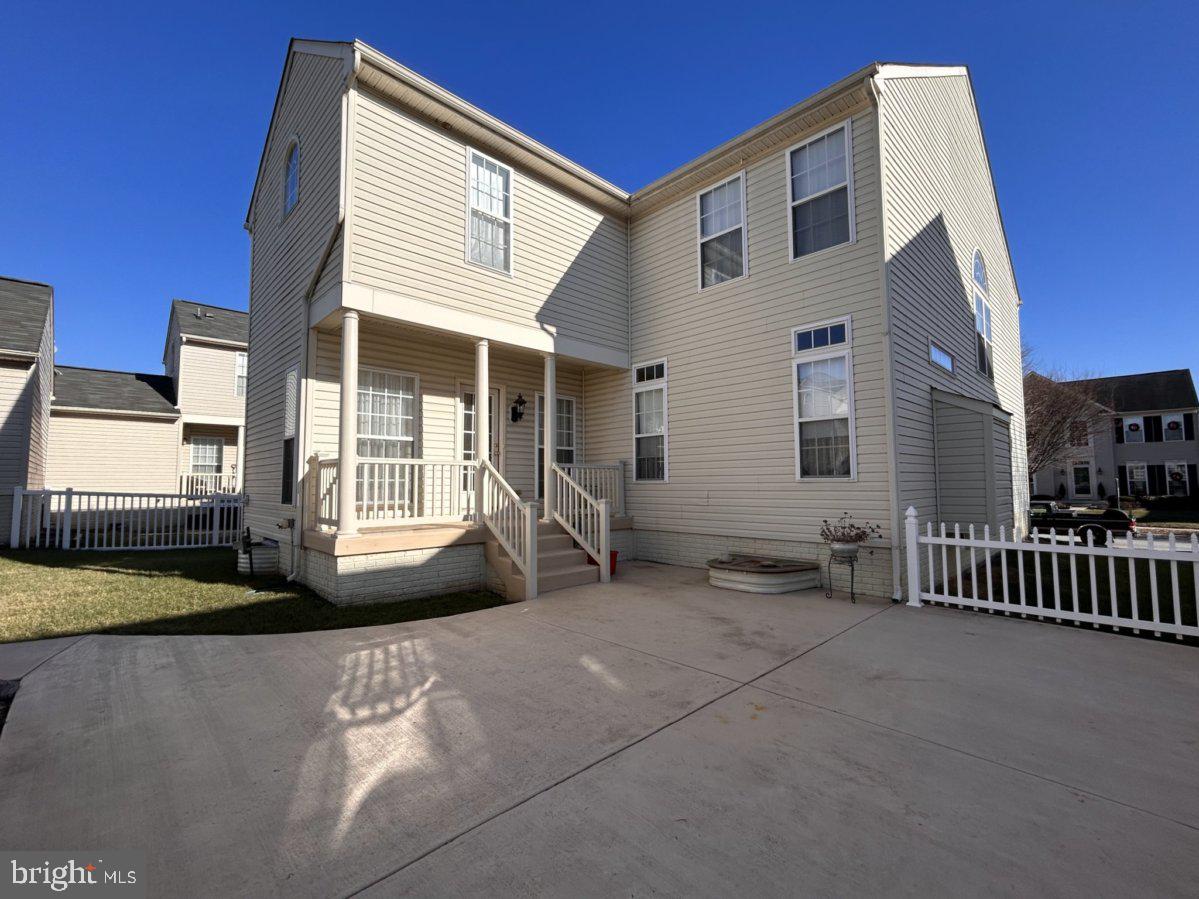 LAKELAND PLACE - Residential