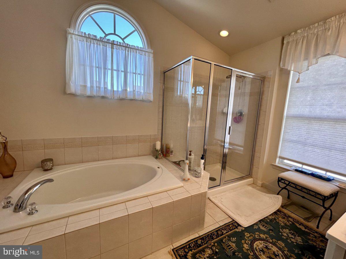 LAKELAND PLACE - Residential