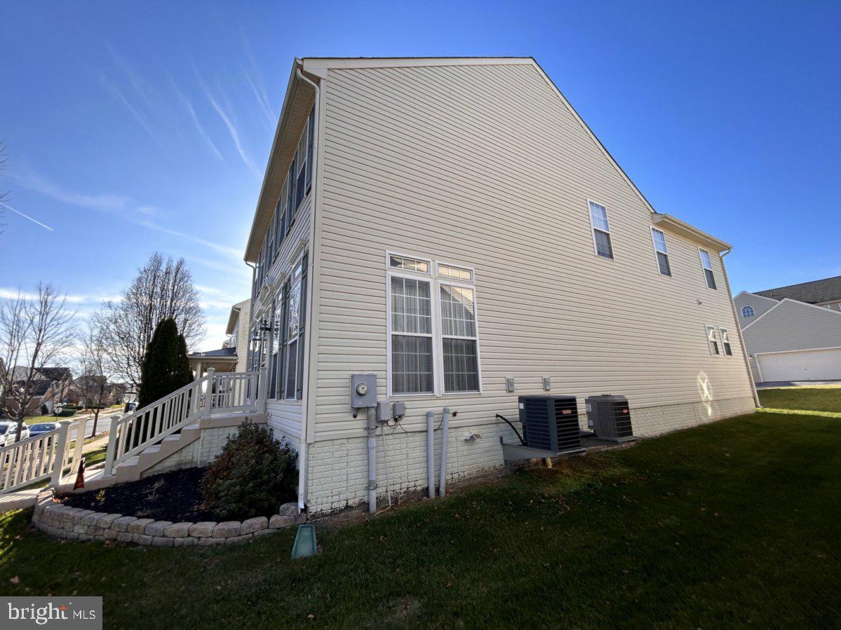 LAKELAND PLACE - Residential