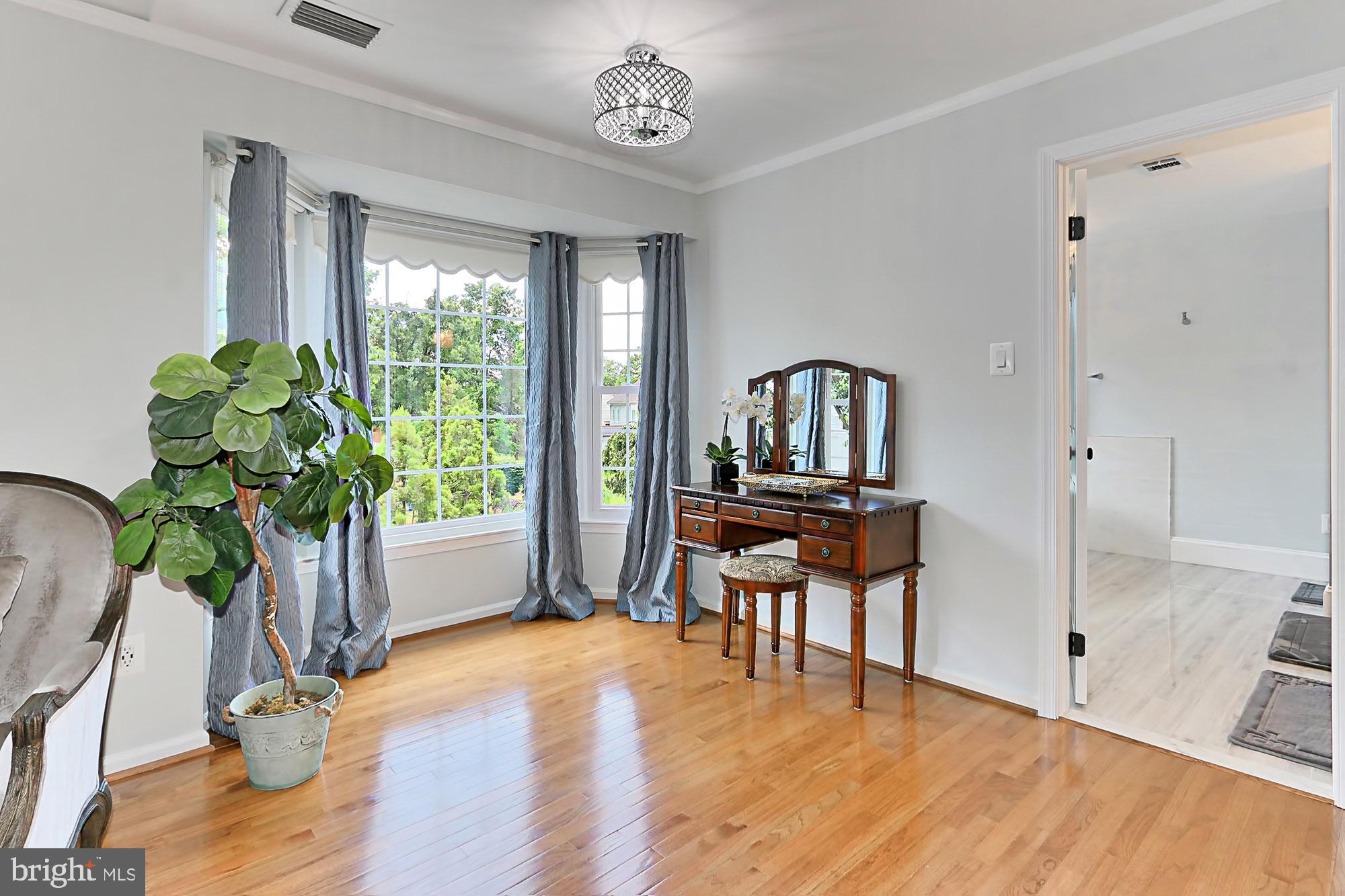 MEADOW HALL - Residential