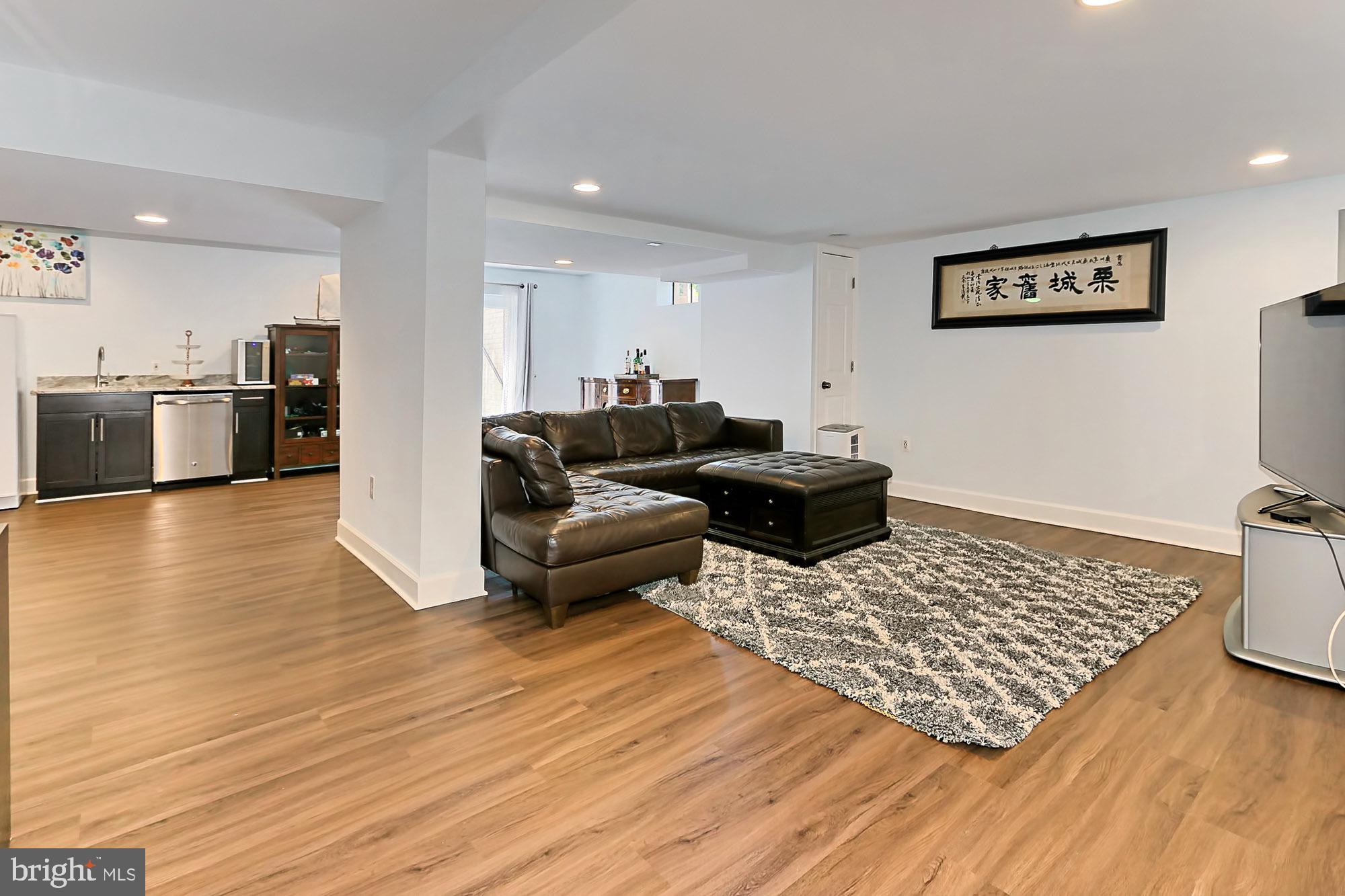 MEADOW HALL - Residential