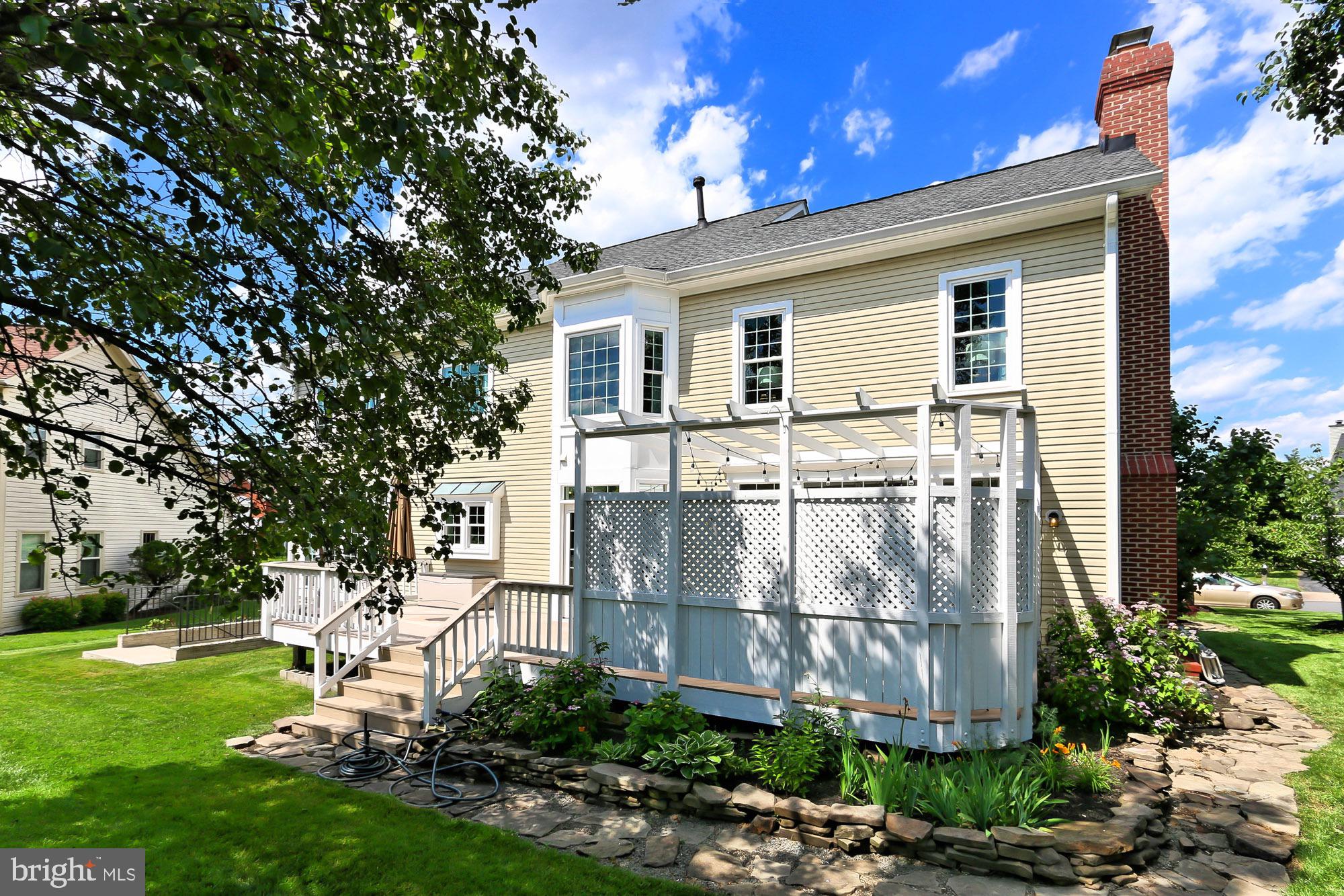 MEADOW HALL - Residential