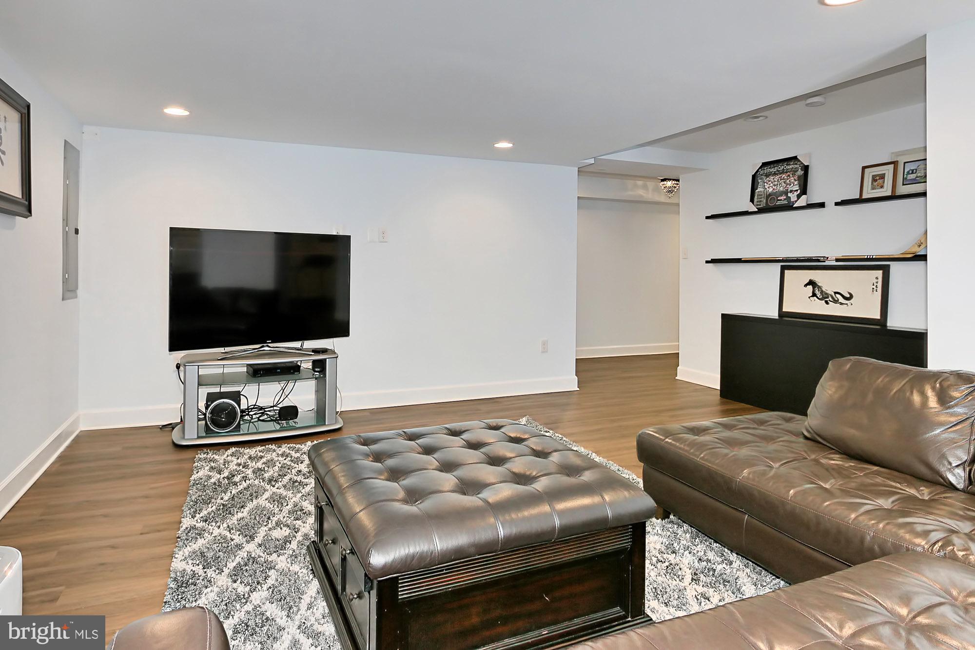 MEADOW HALL - Residential