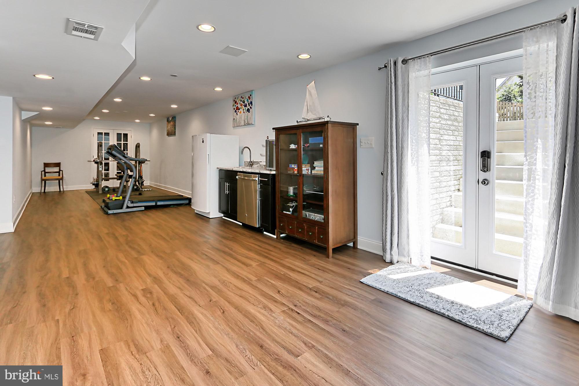 MEADOW HALL - Residential