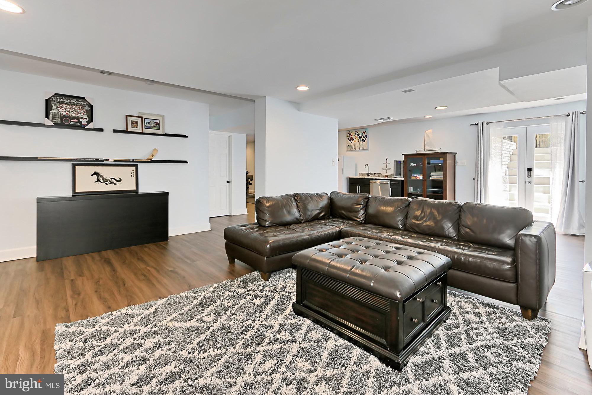 MEADOW HALL - Residential