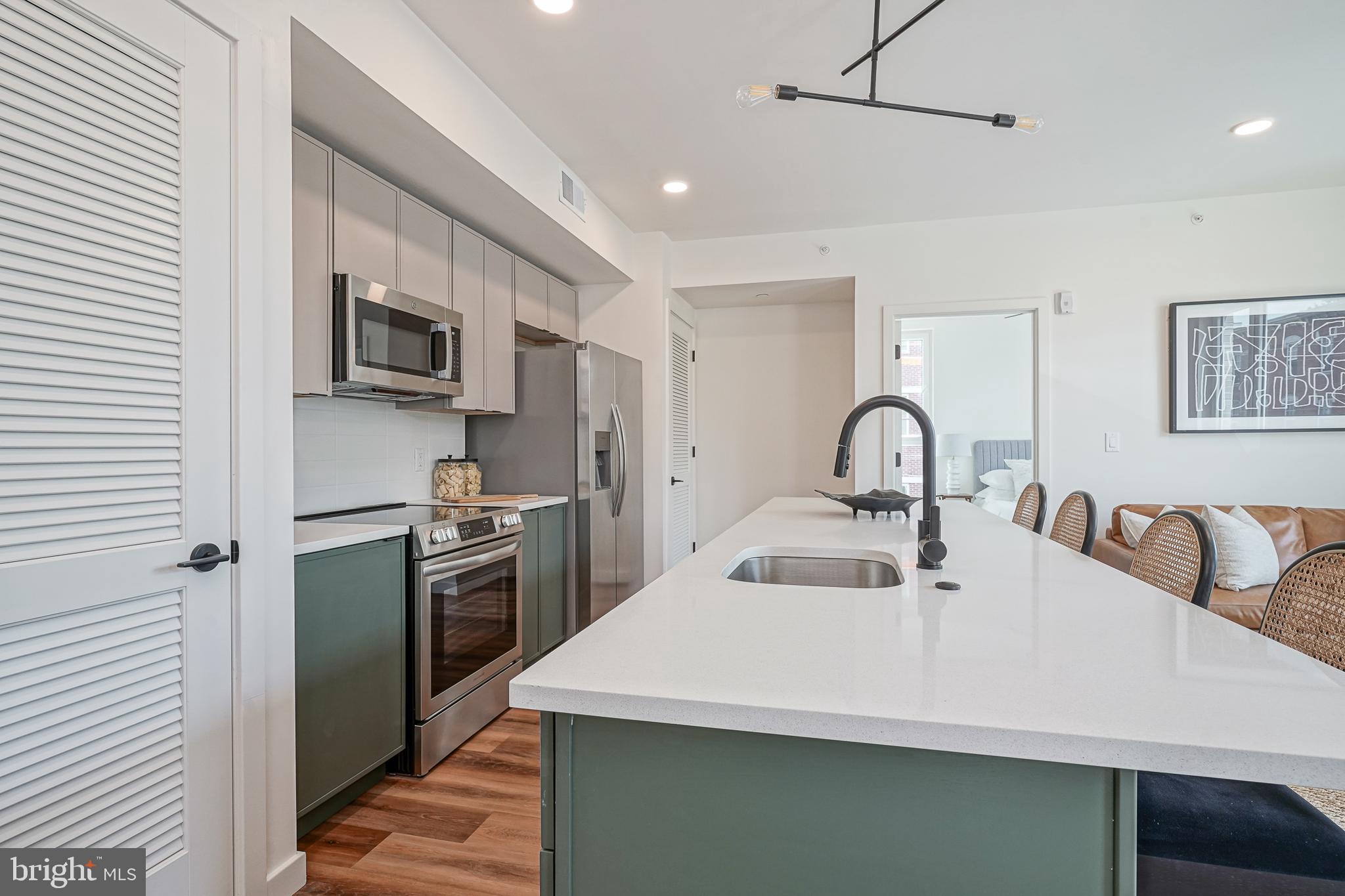 1301 BAINBRIDGE STREET 402