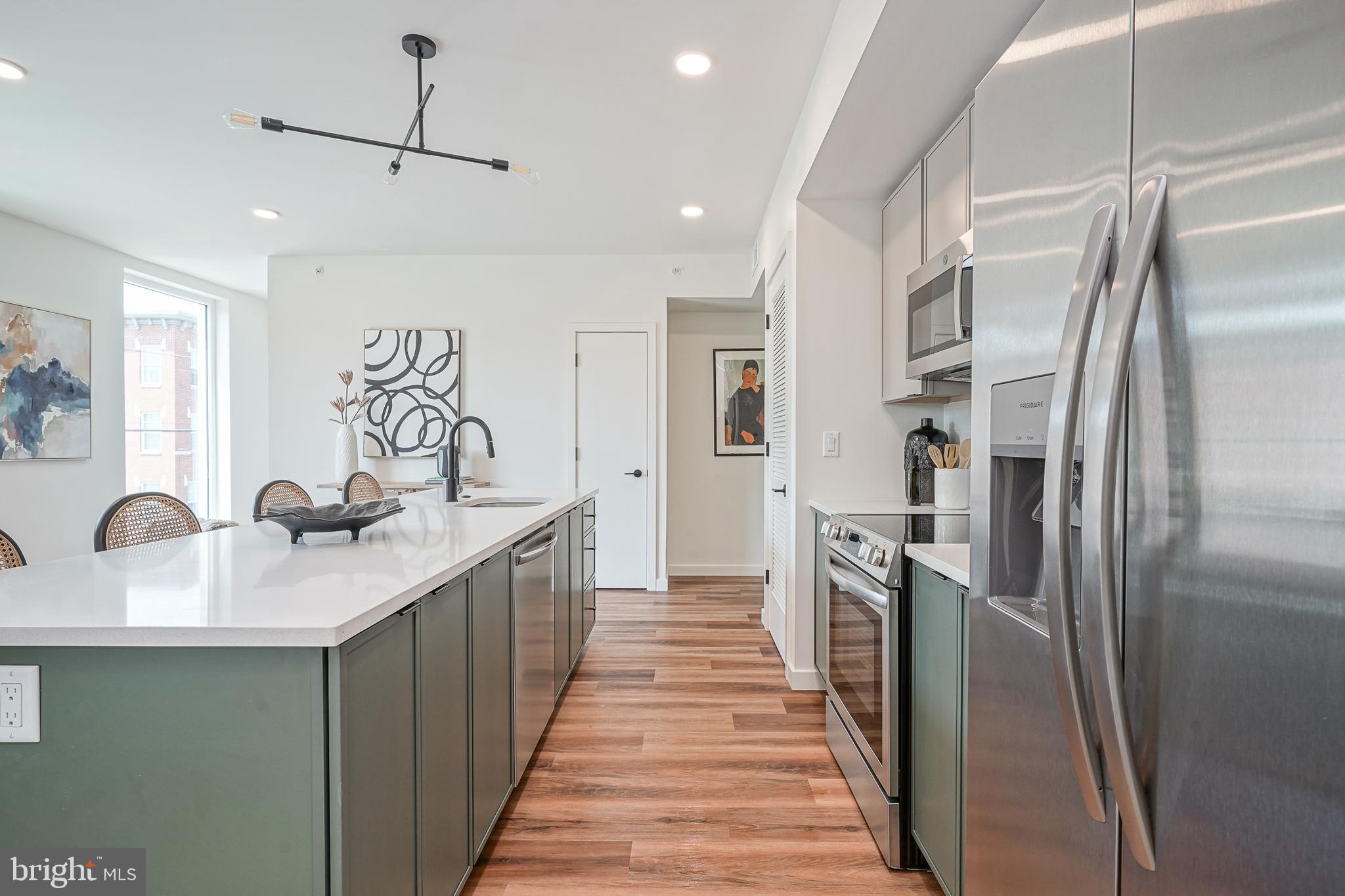 1301 BAINBRIDGE STREET 402