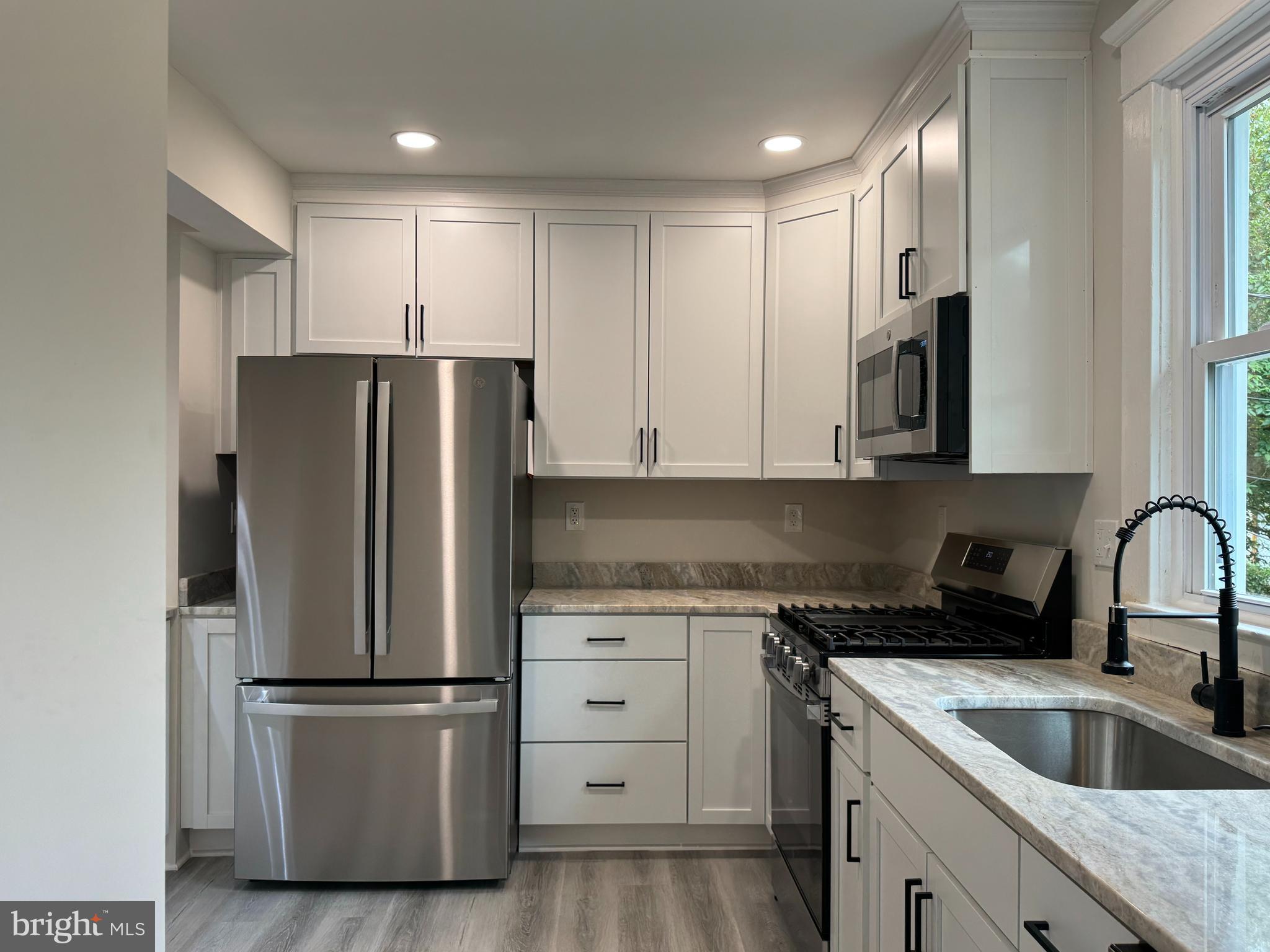 BEVERLY HILLS - Residential