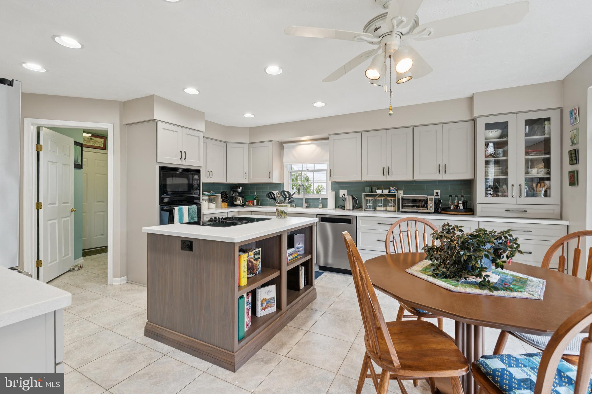 VILLAGE OF RIVER HILL - Residential